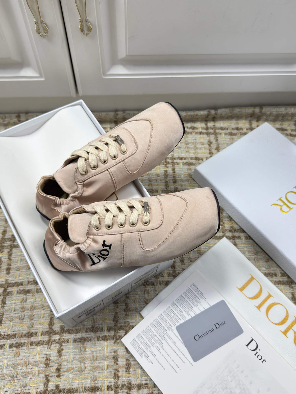 D-Sneakers
