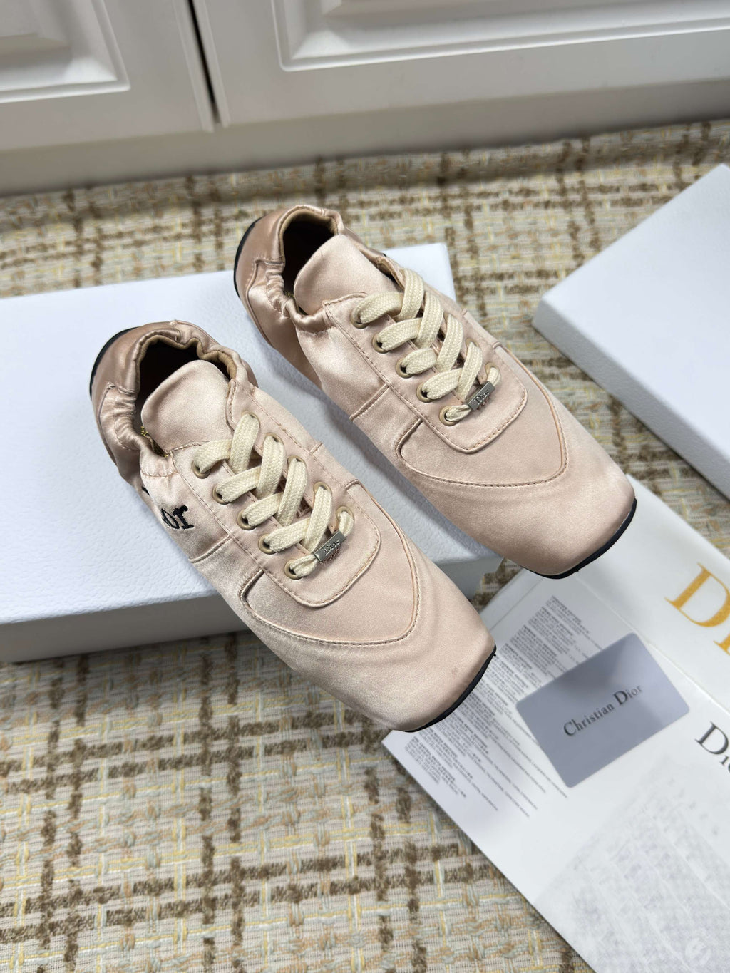 D-Sneakers