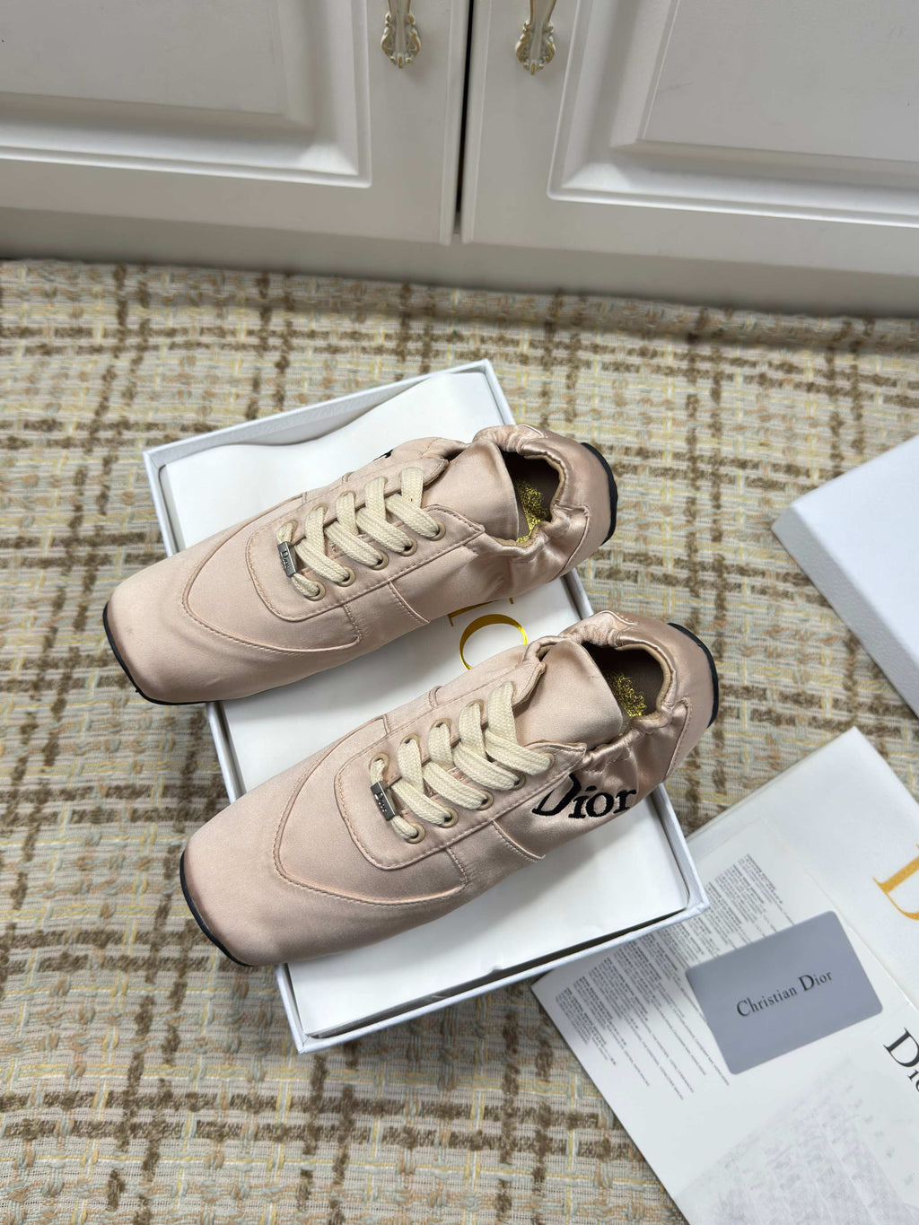 D-Sneakers