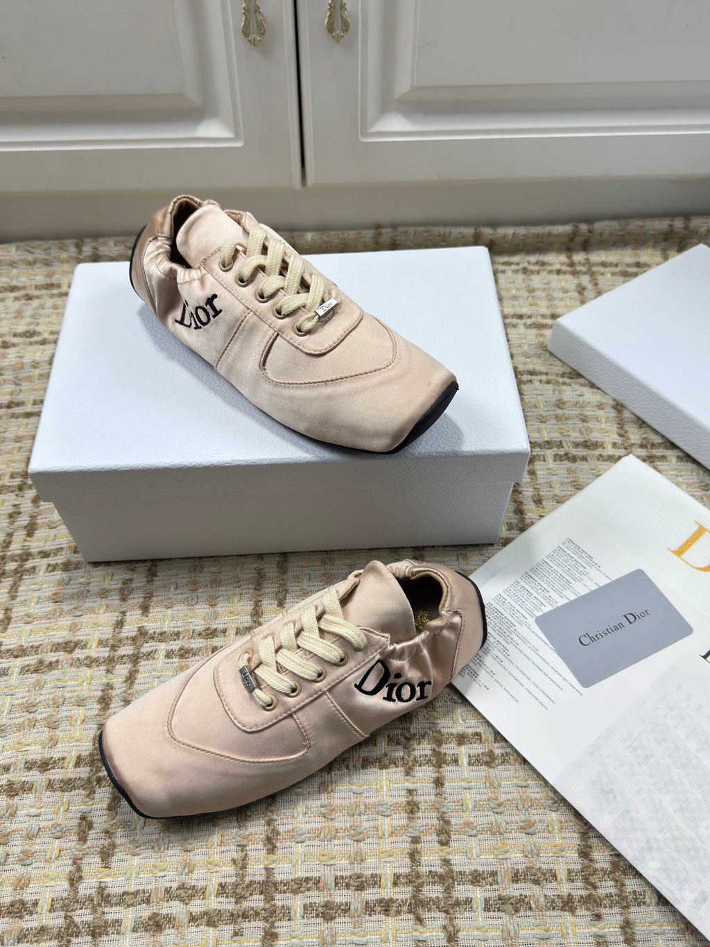 D-Sneakers