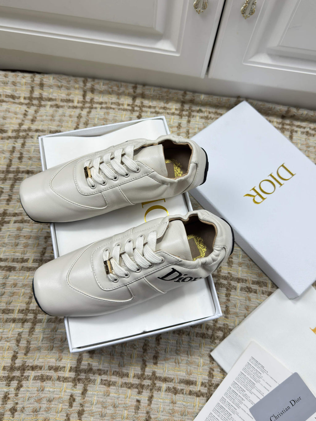 D-Sneakers