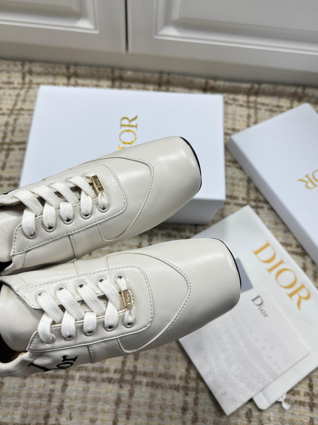 D-Sneakers