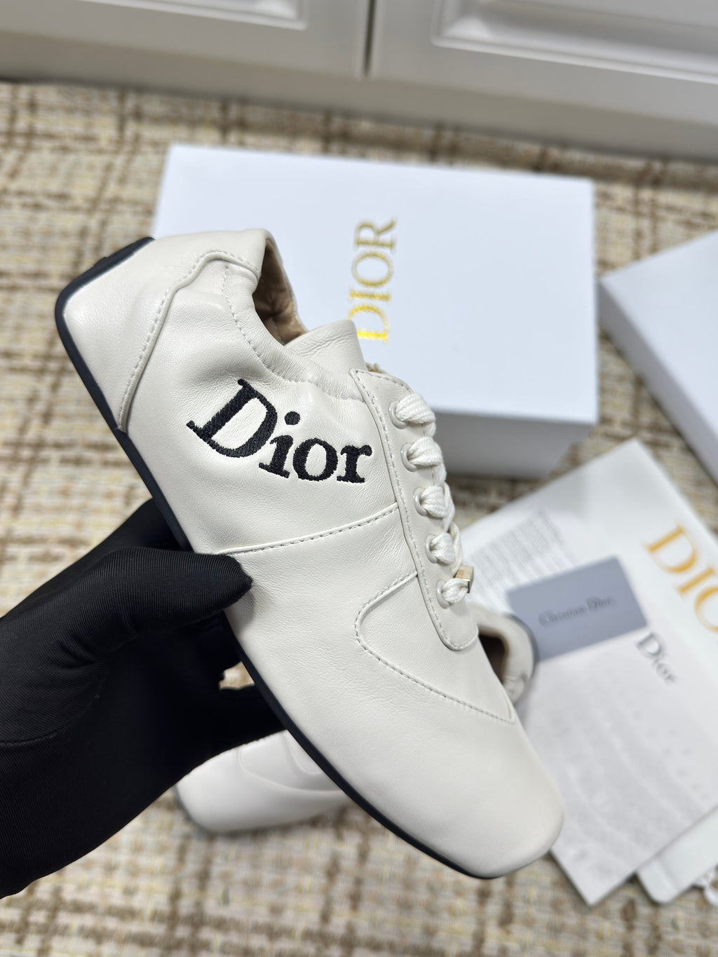 D-Sneakers