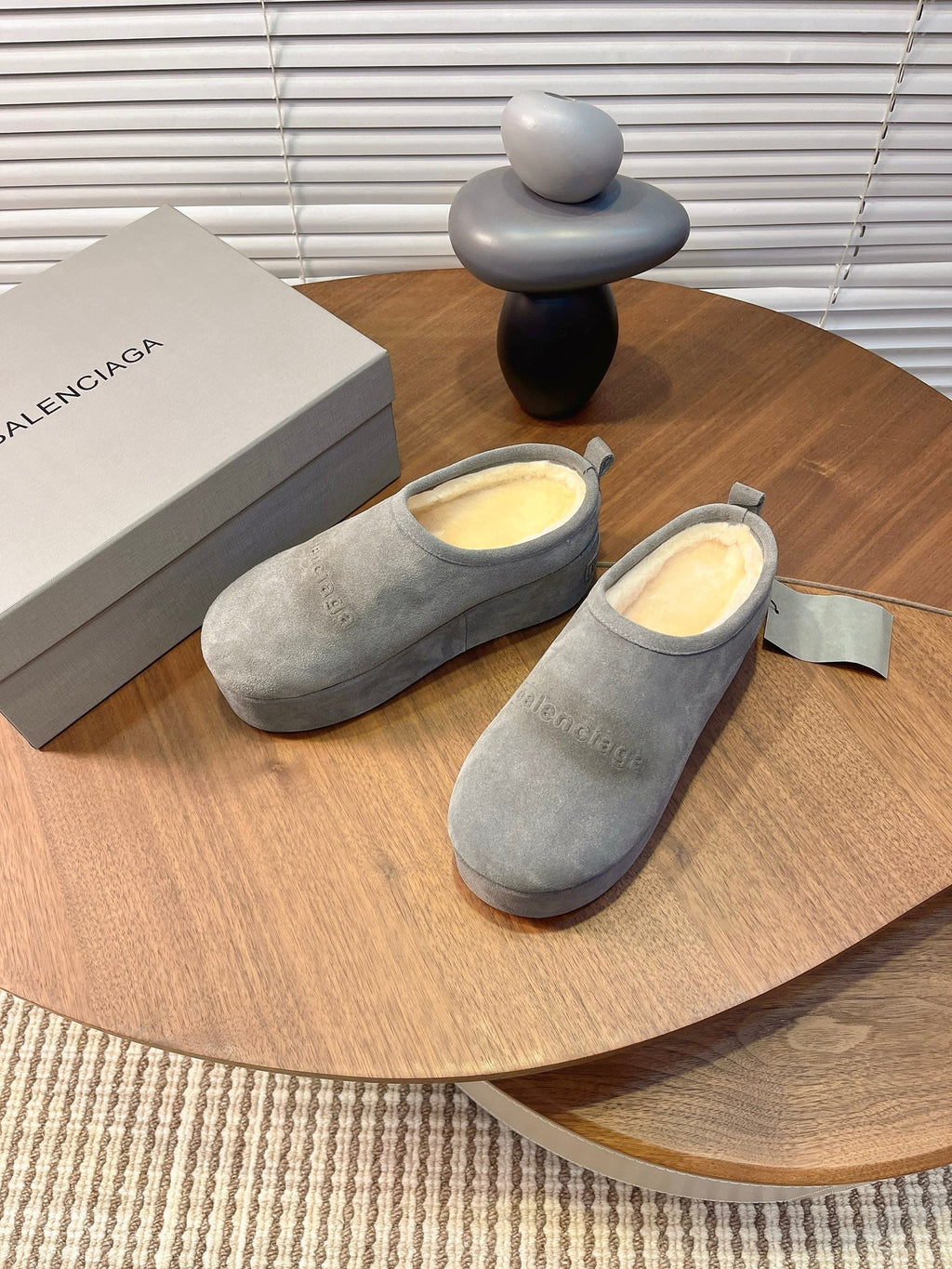 B-Sneakers