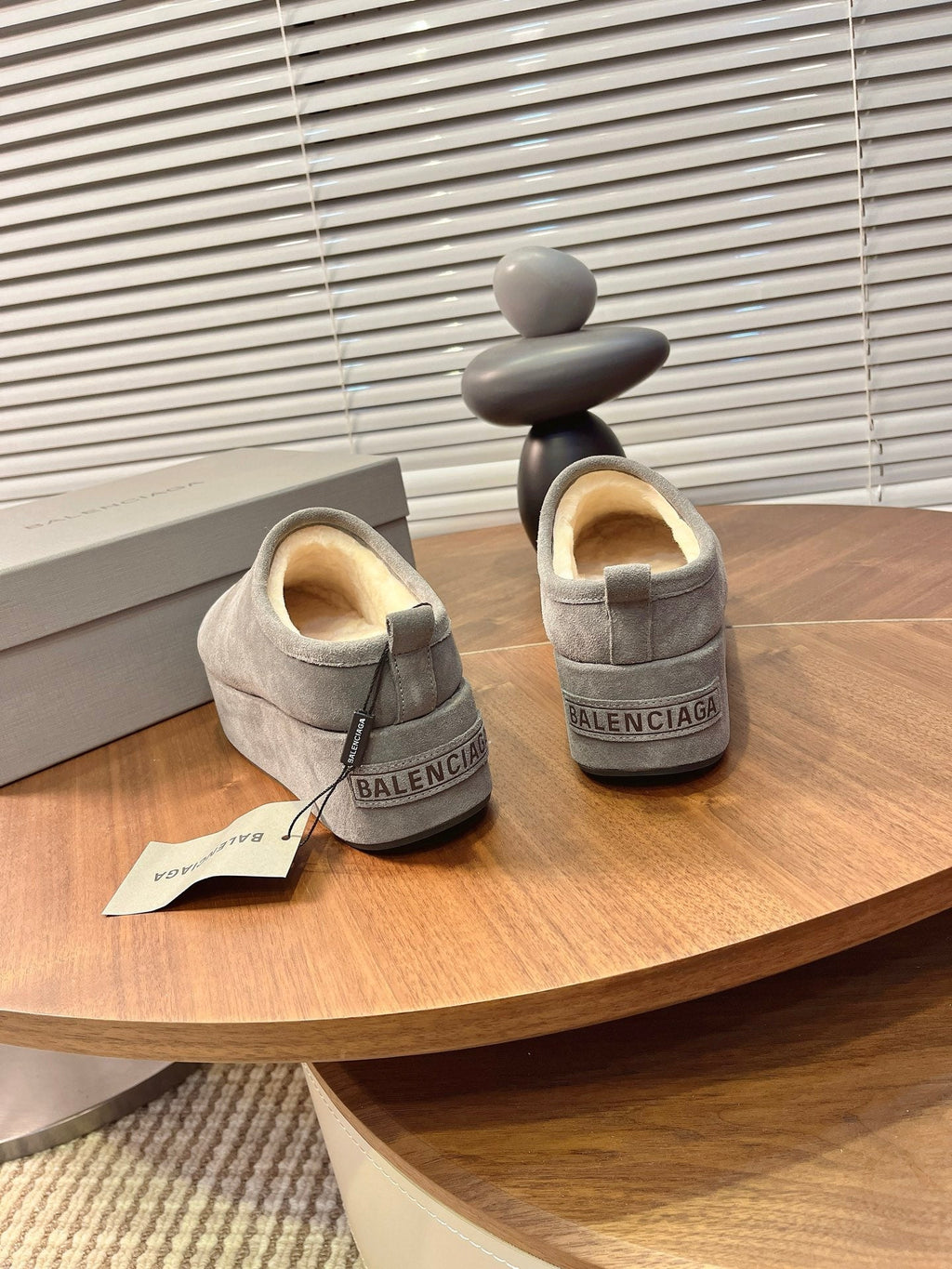B-Sneakers