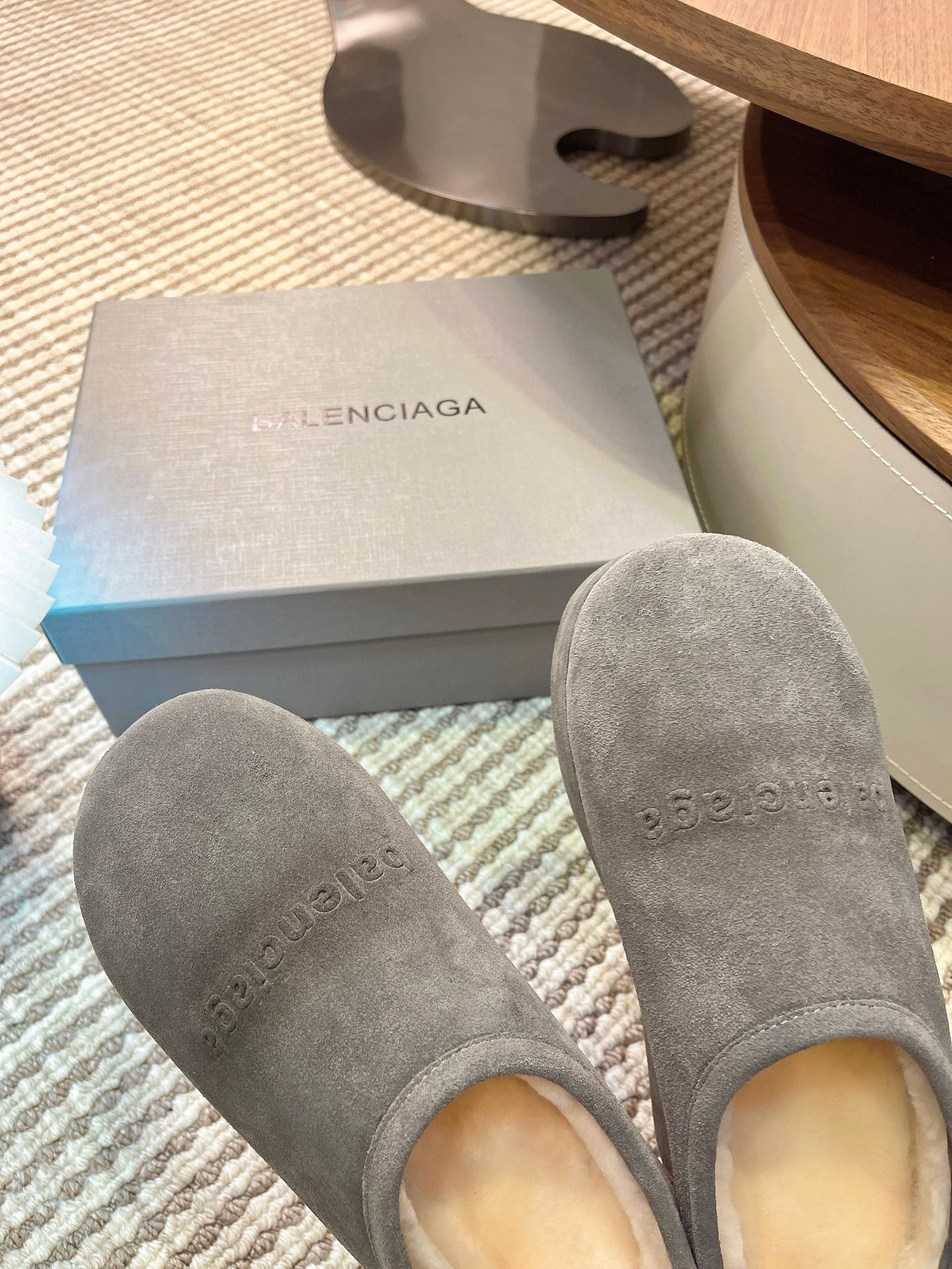 B-Sneakers