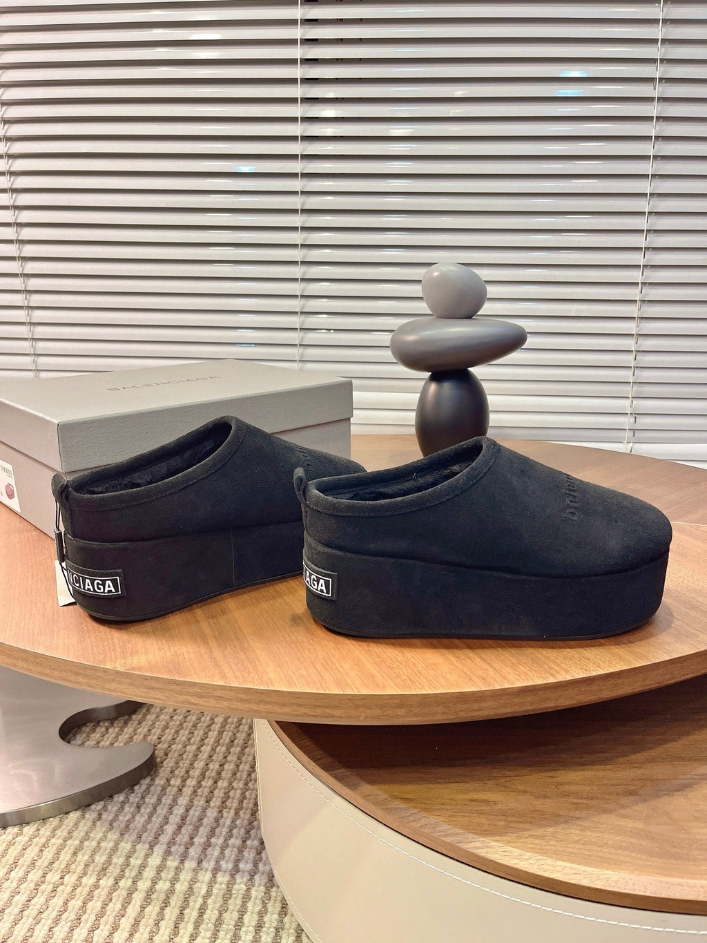B-Sneakers