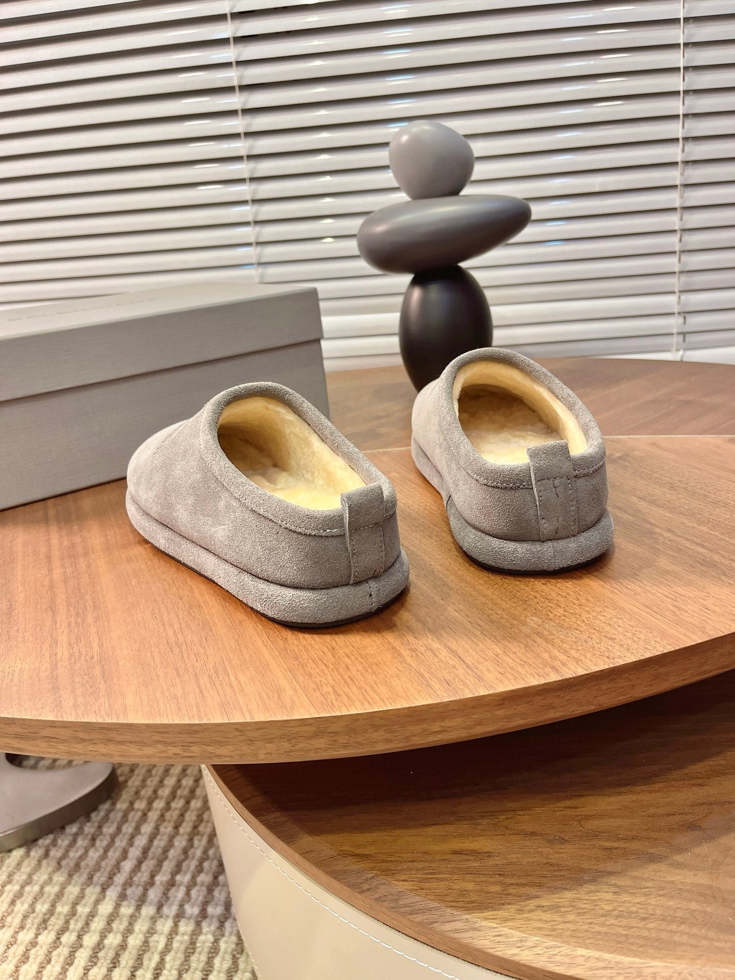B-Sneakers