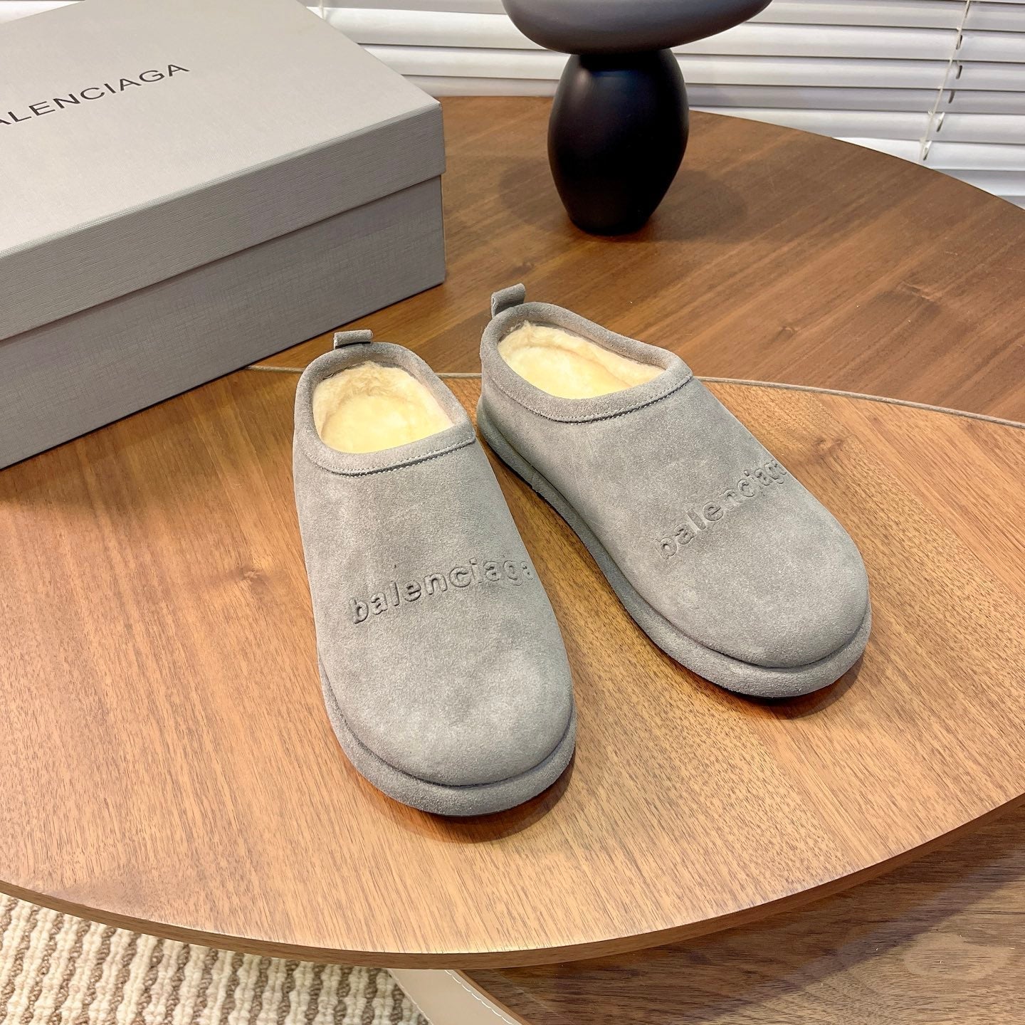 B-Sneakers