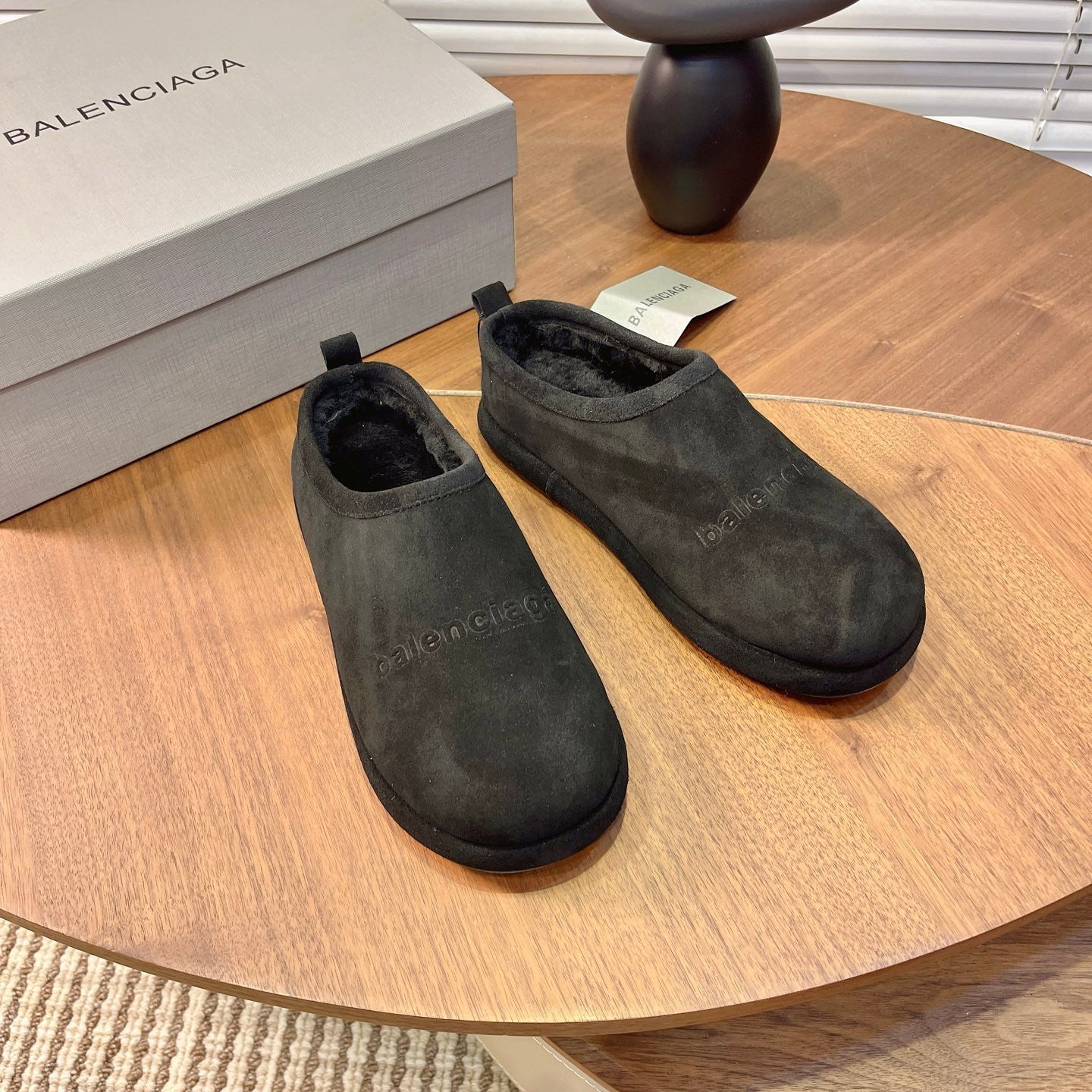 B-Sneakers