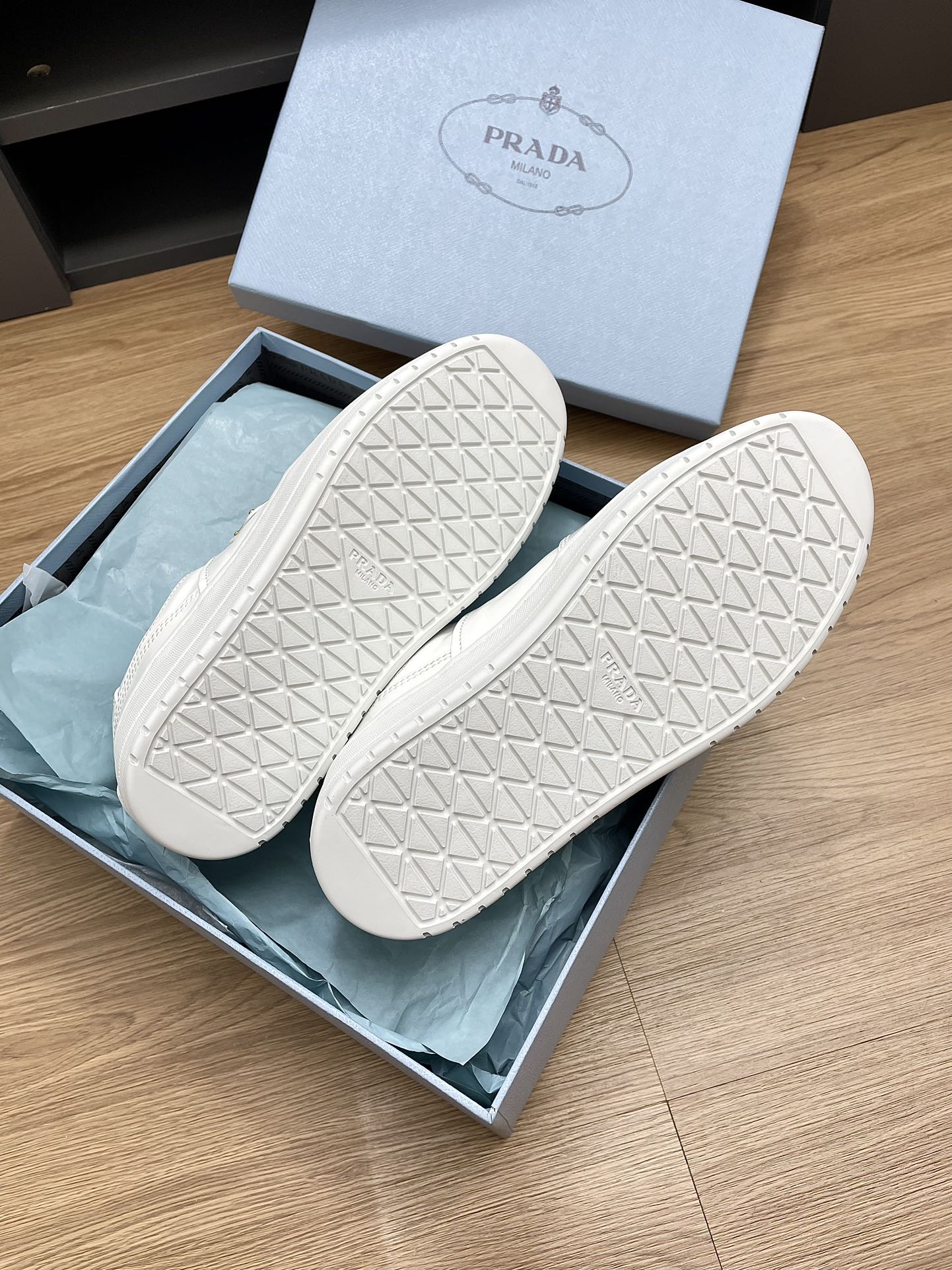 P-Sneakers