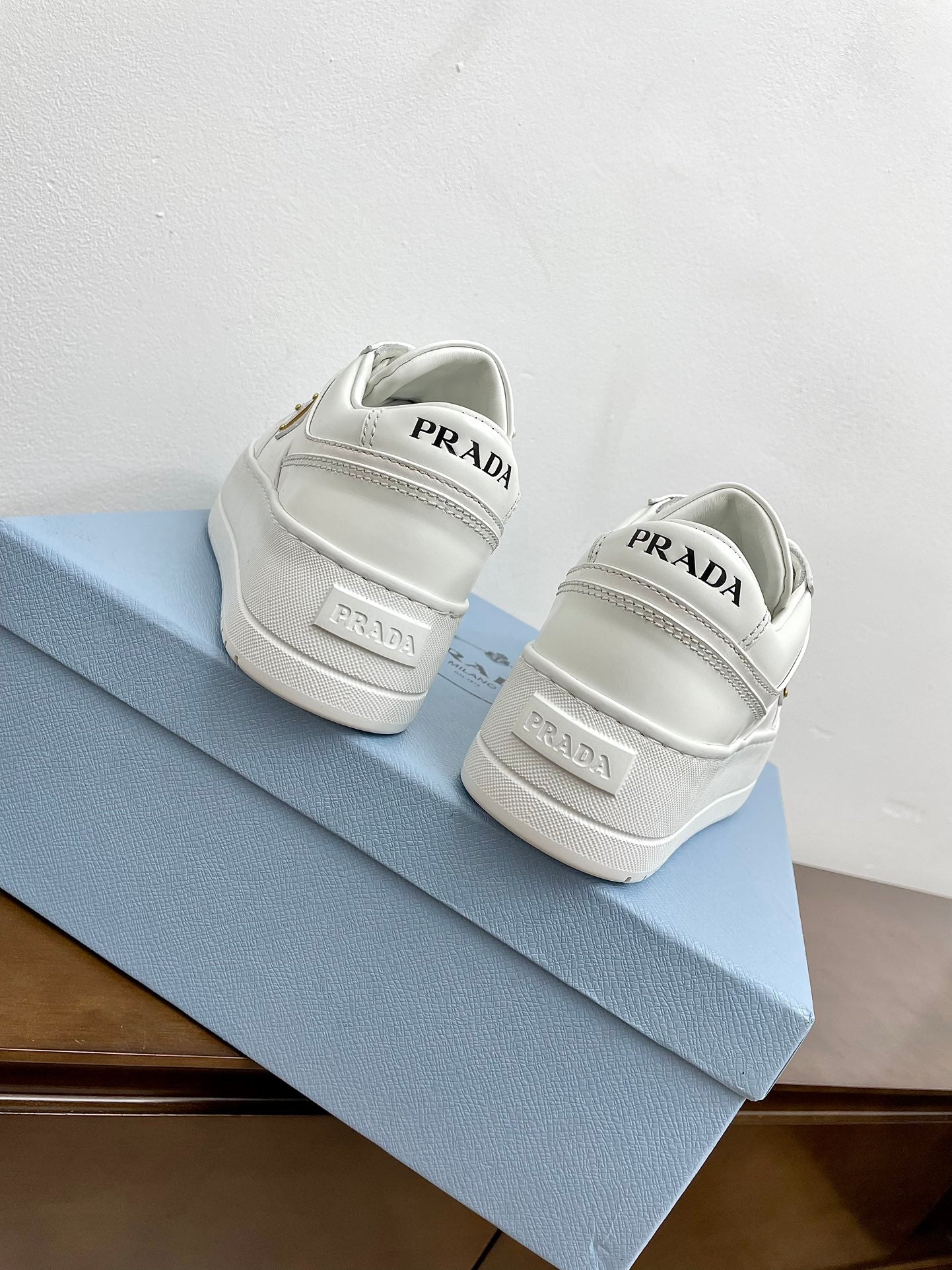P-Sneakers