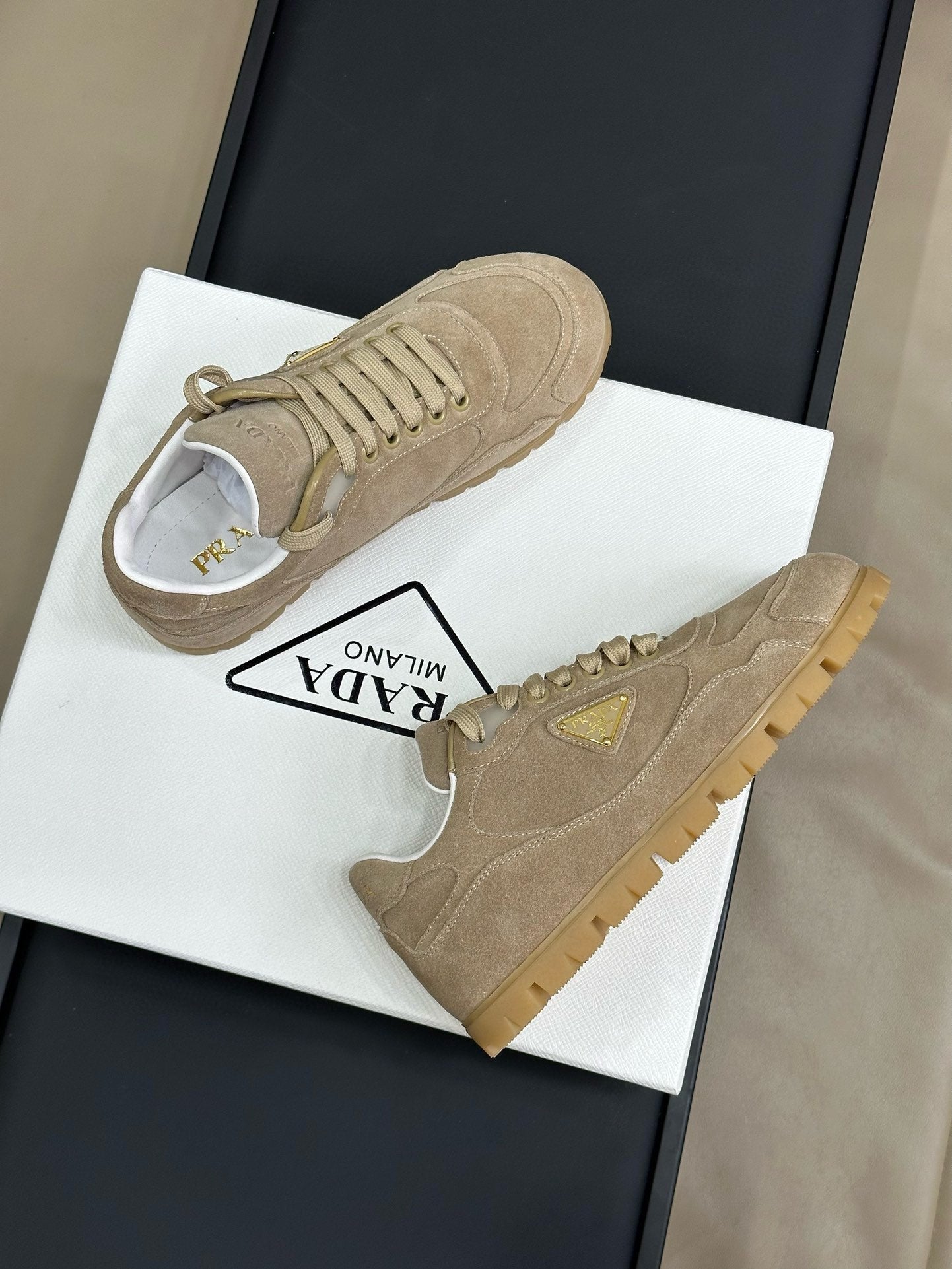 P-Sneakers