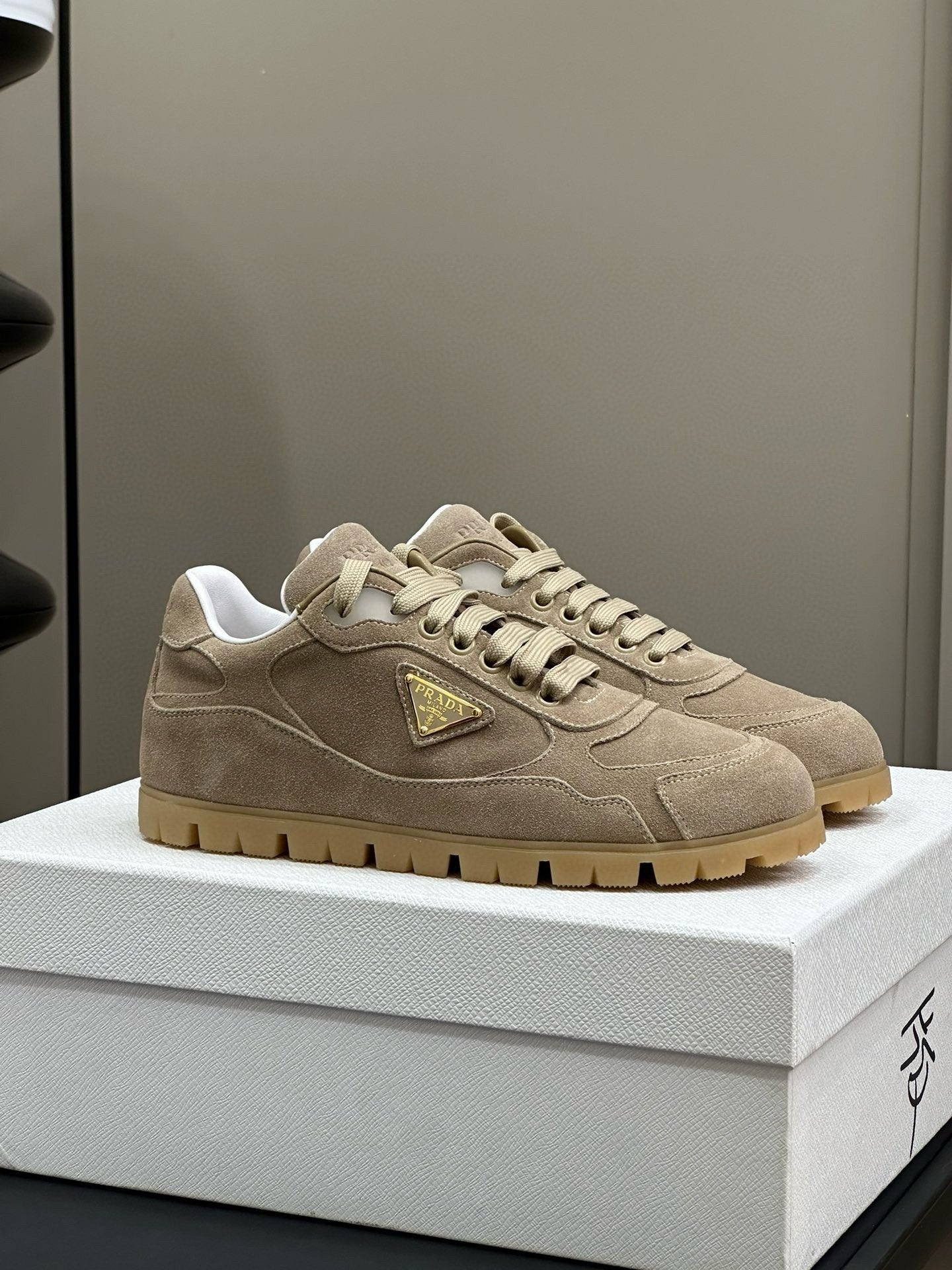 P-Sneakers