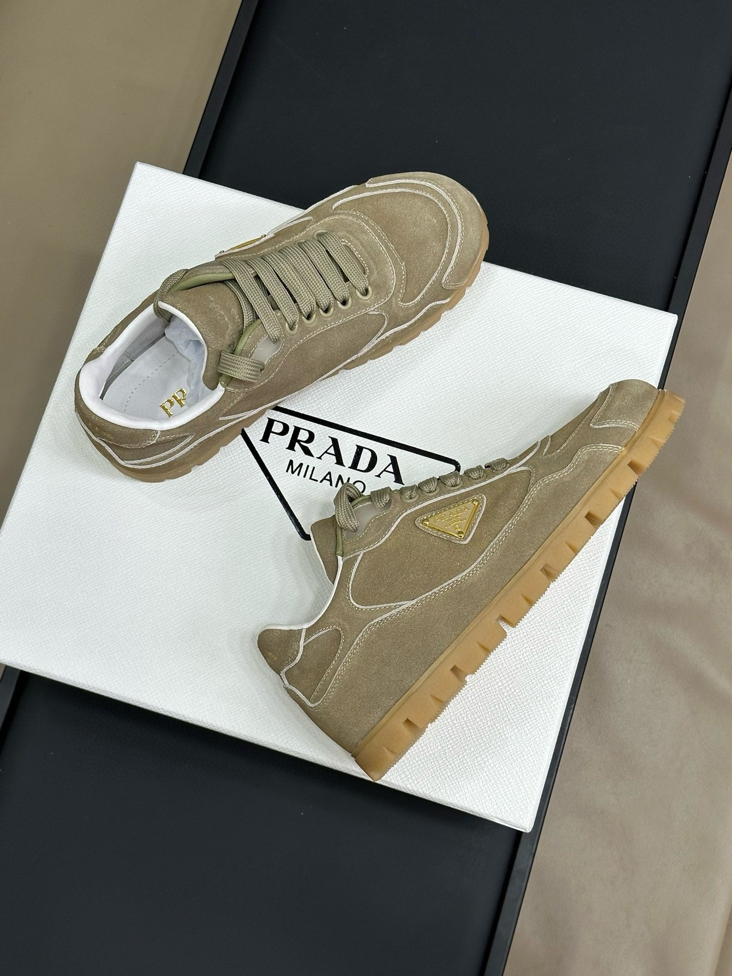 P-Sneakers