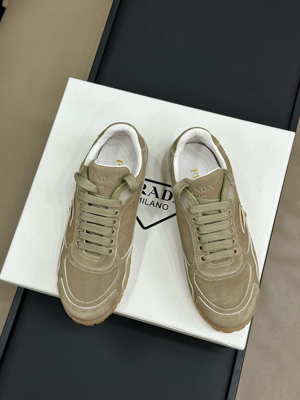 P-Sneakers