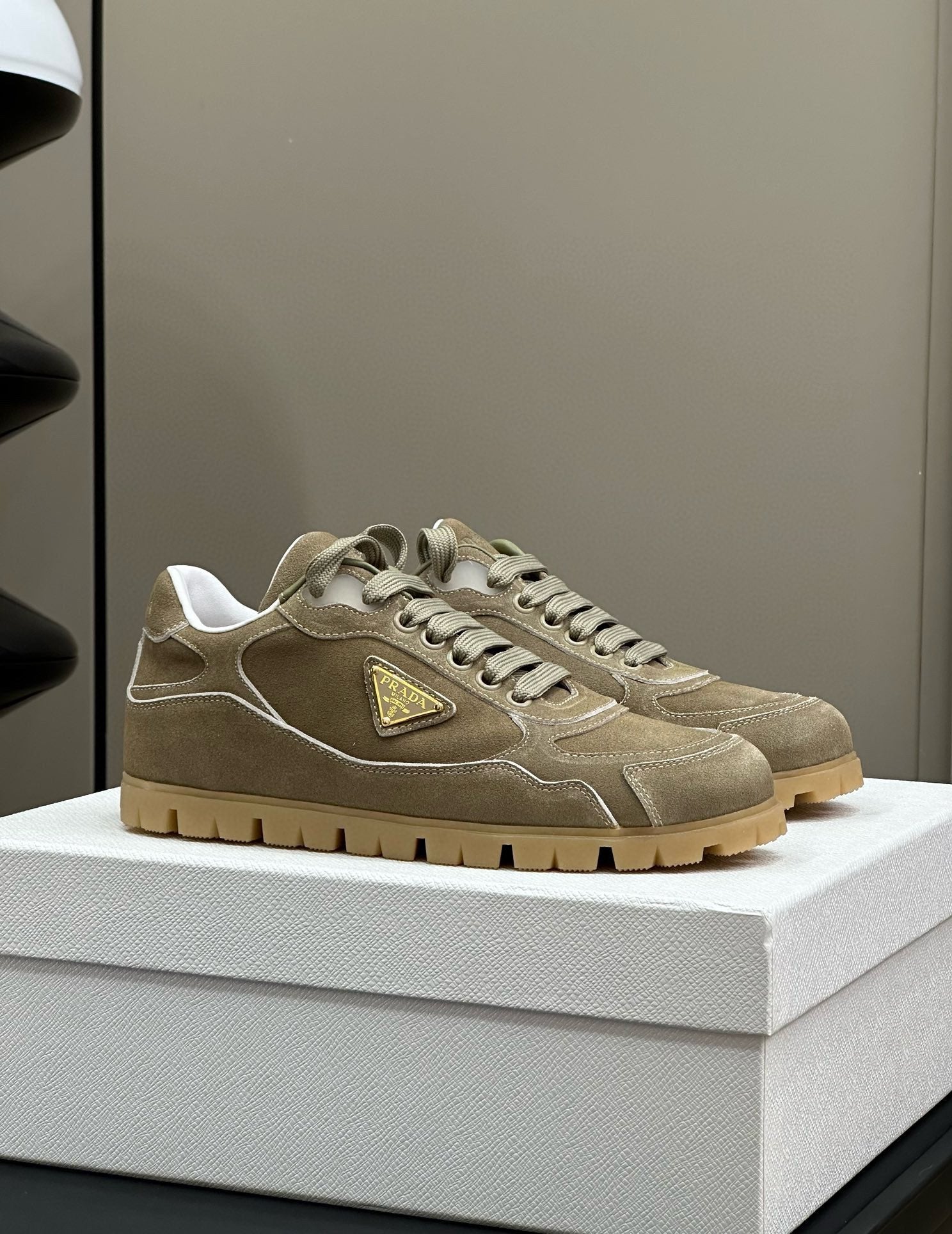 P-Sneakers