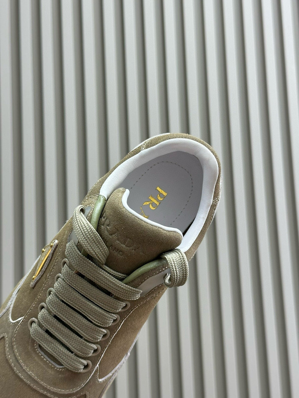 P-Sneakers