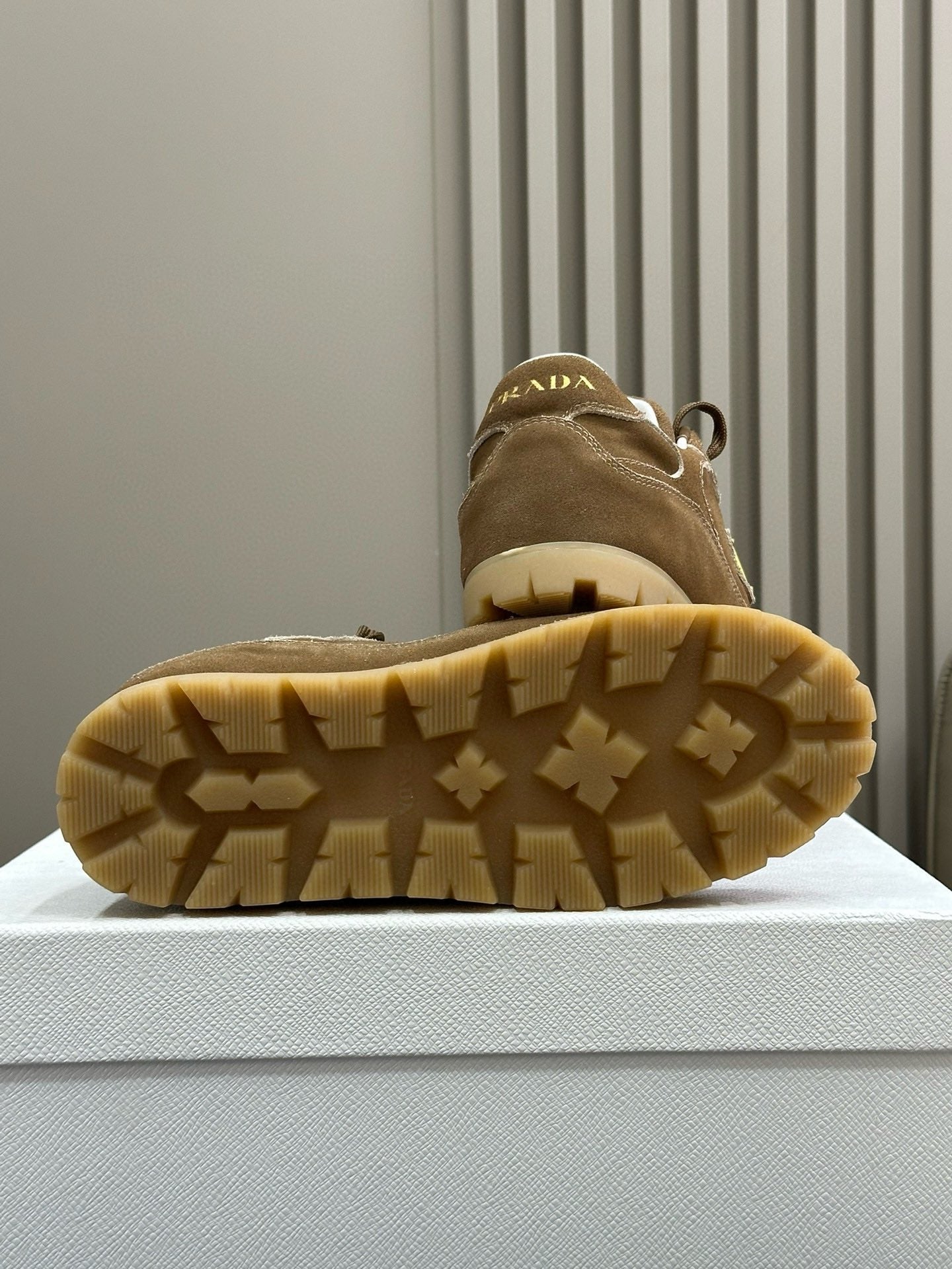 P-Sneakers