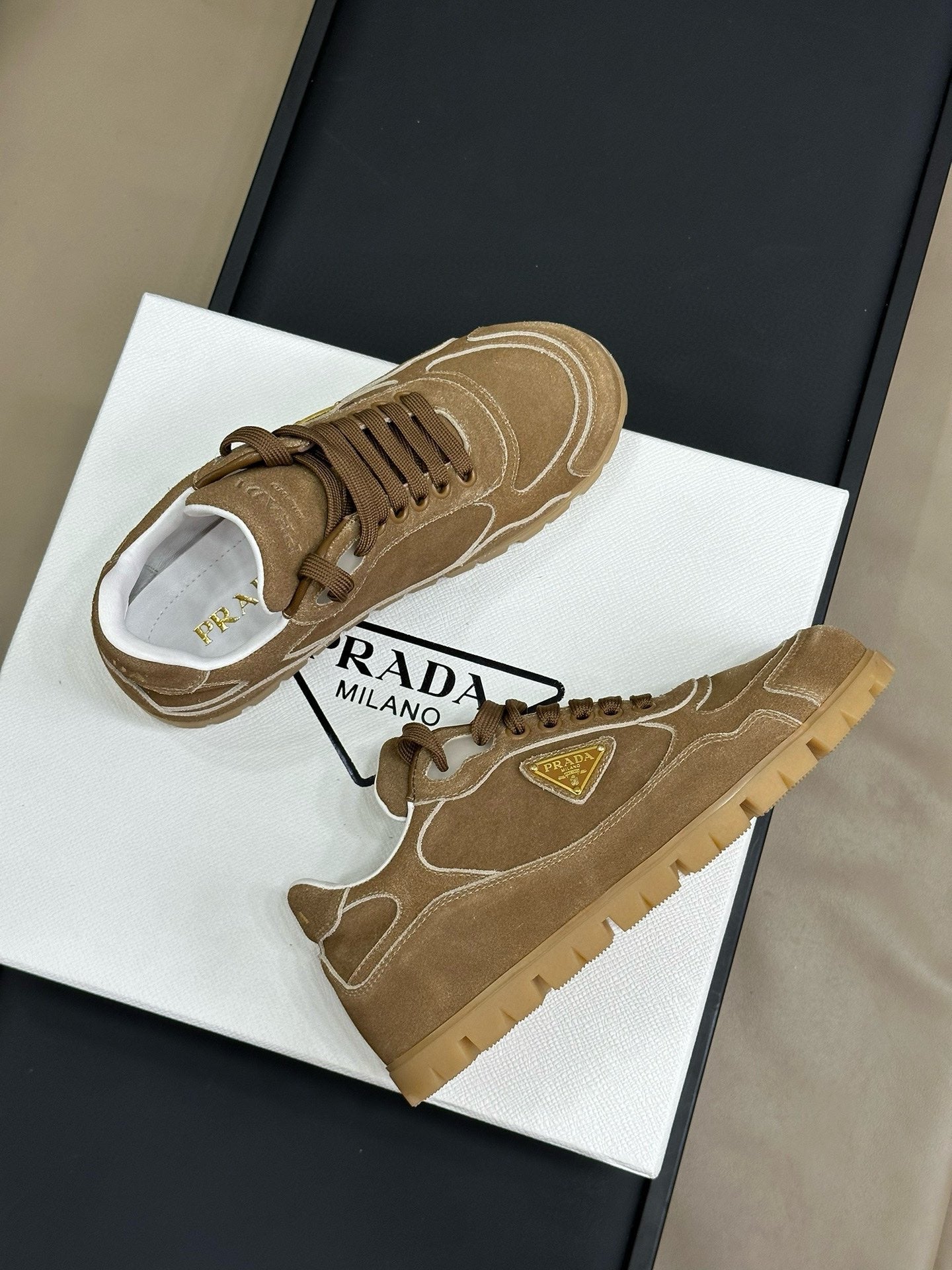 P-Sneakers