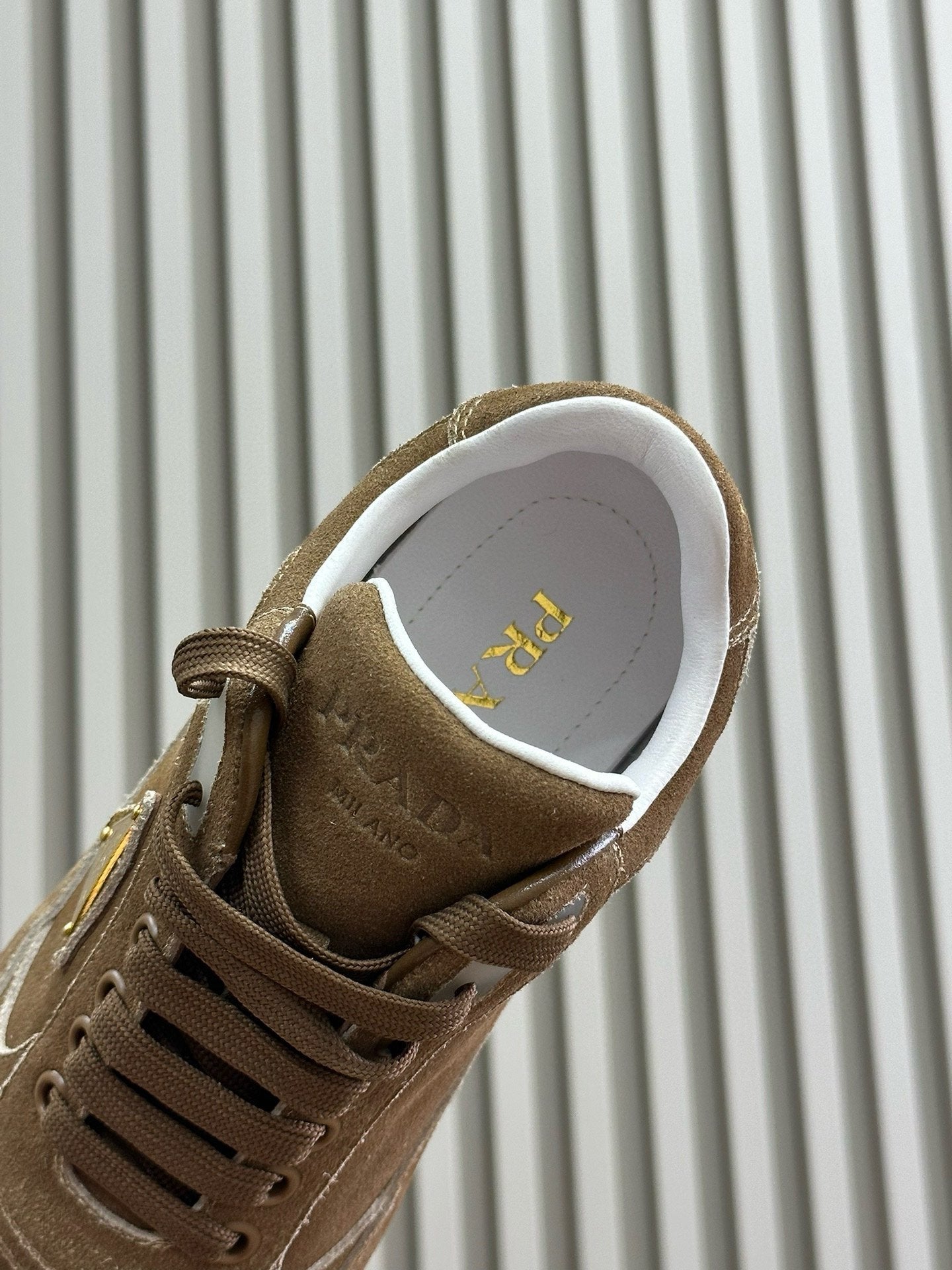 P-Sneakers