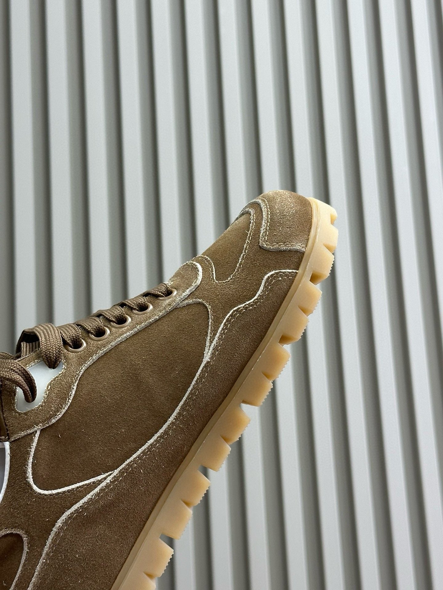 P-Sneakers