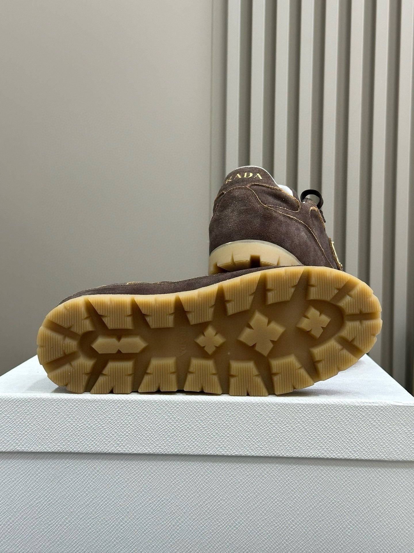 P-Sneakers