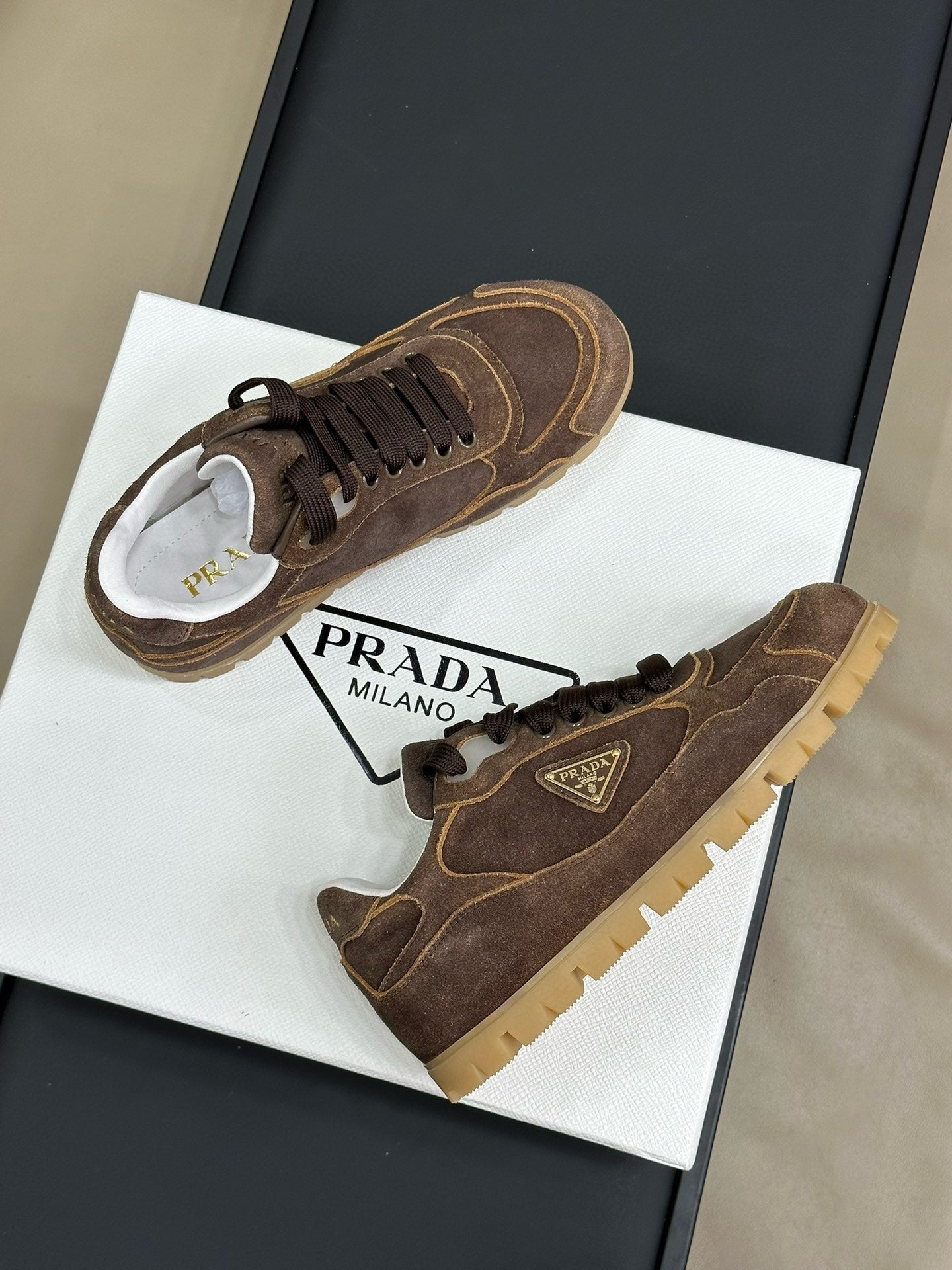 P-Sneakers