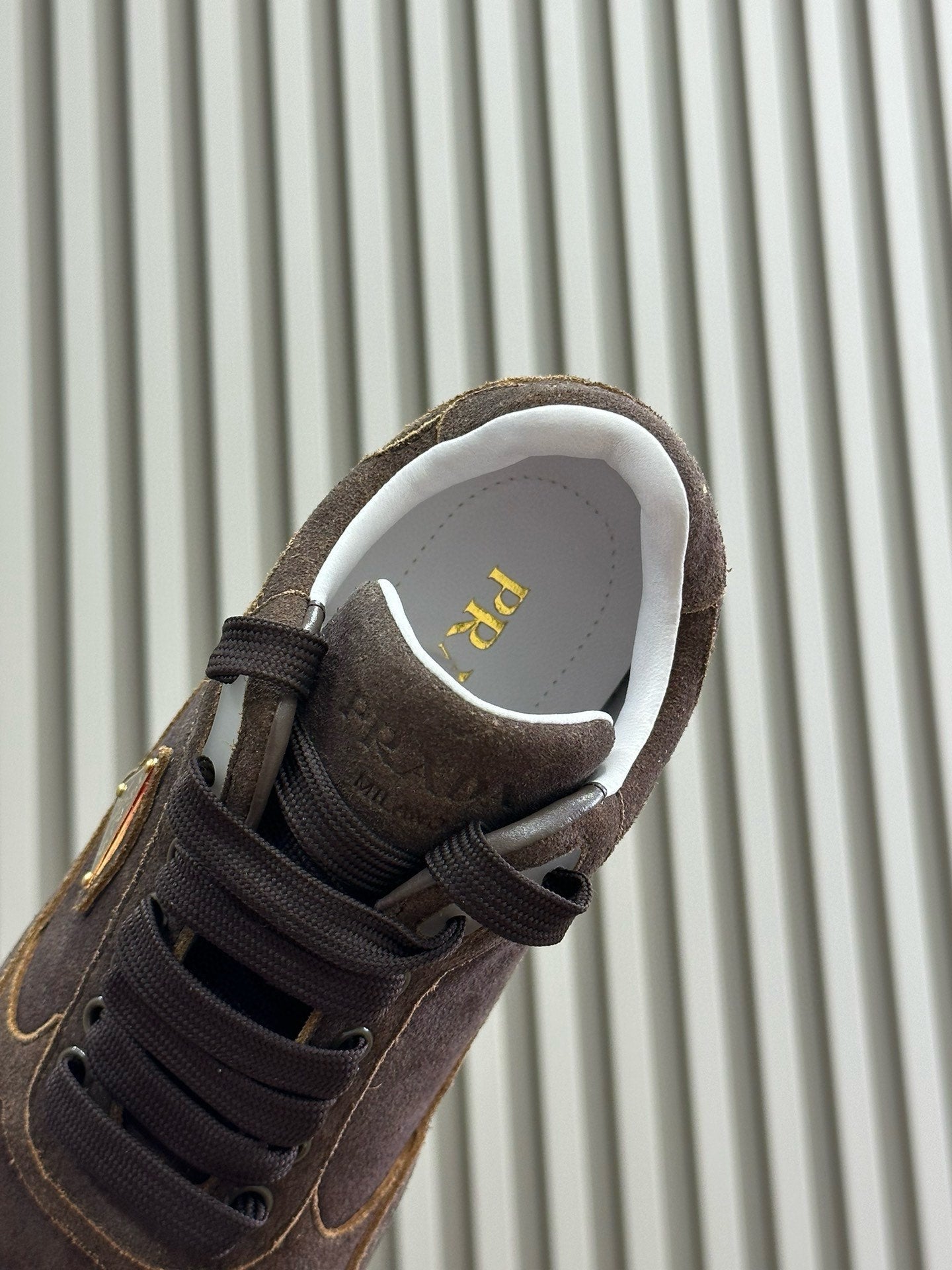 P-Sneakers