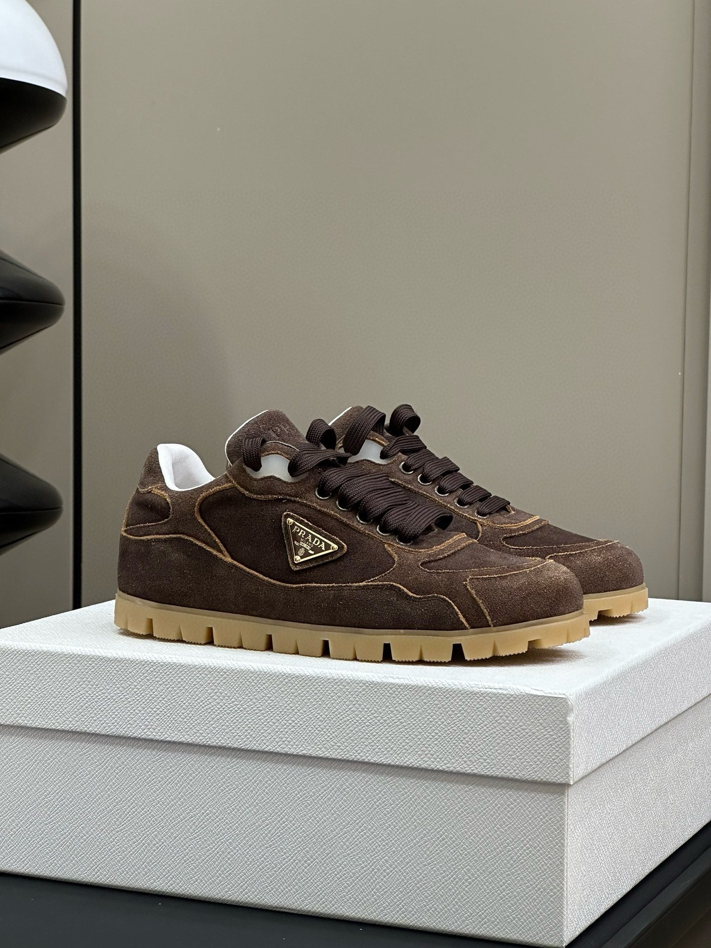 P-Sneakers