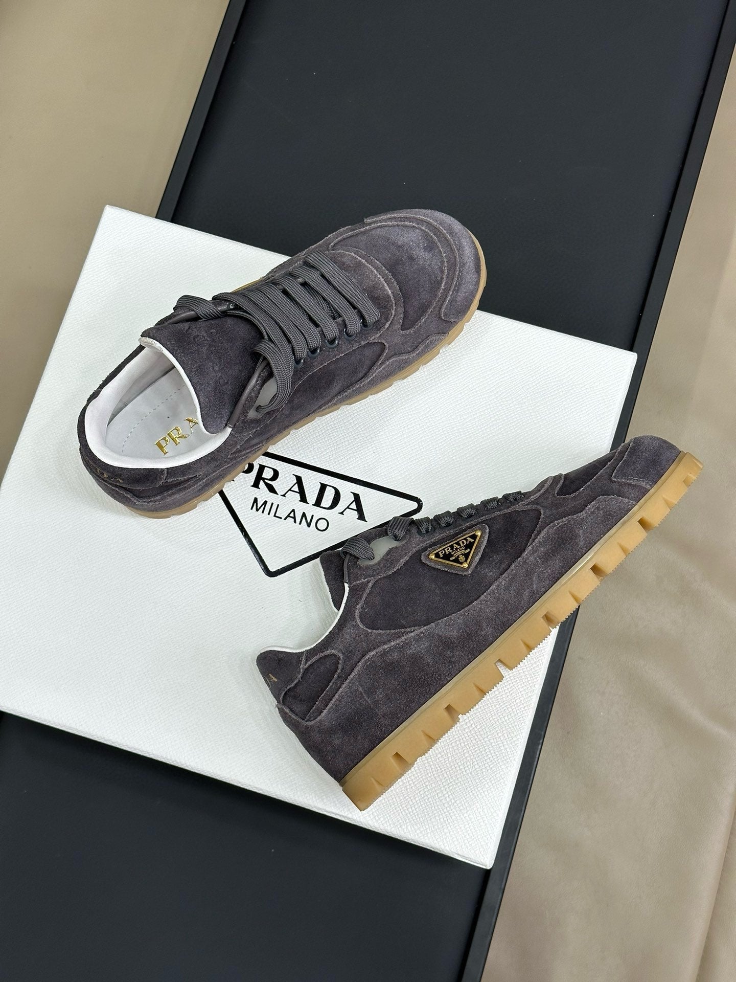 P-Sneakers