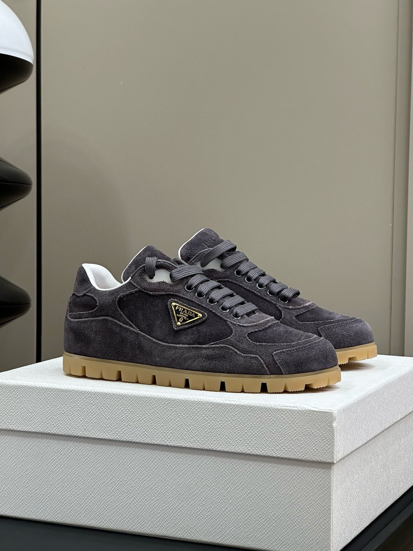 P-Sneakers