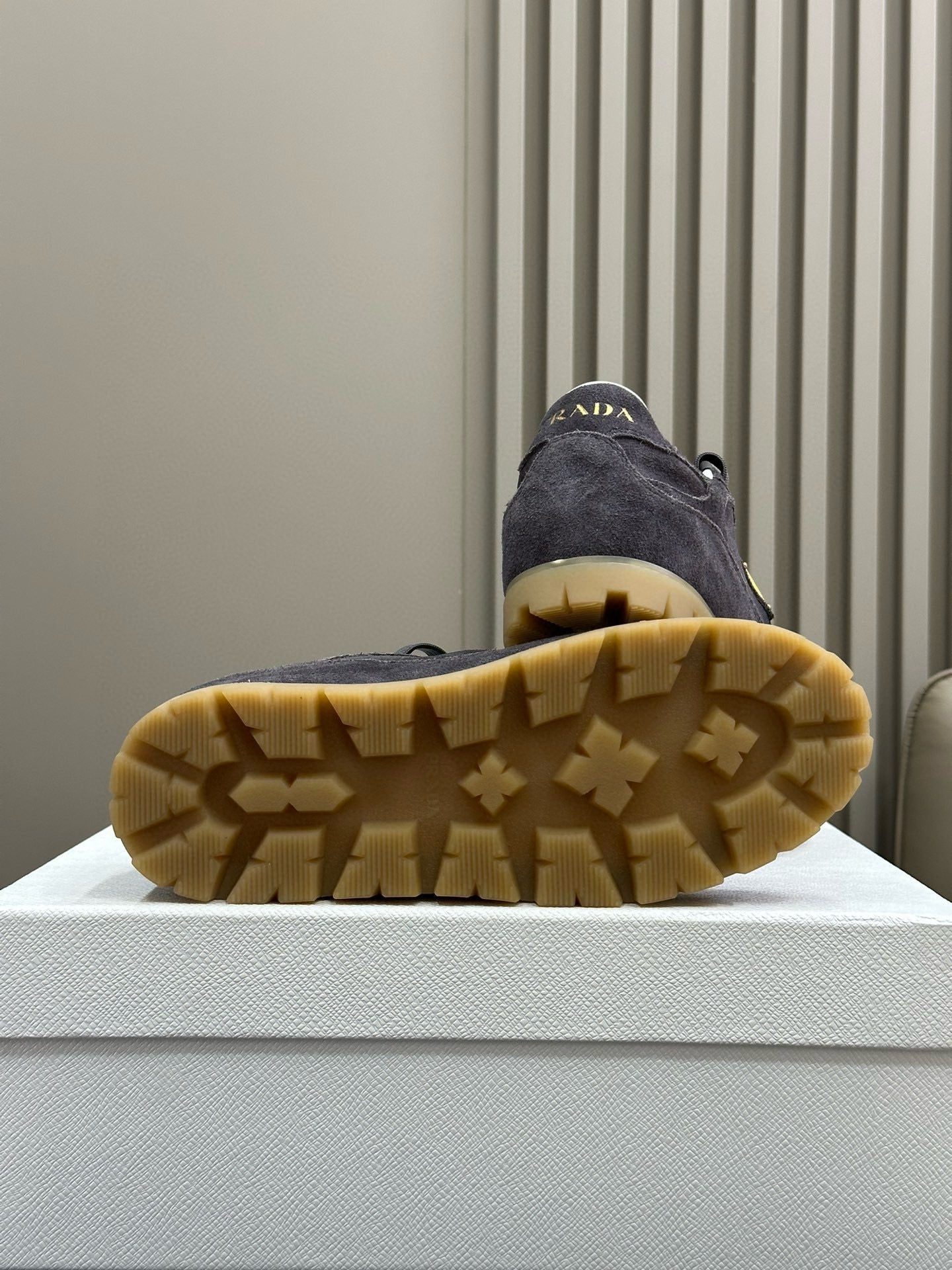 P-Sneakers