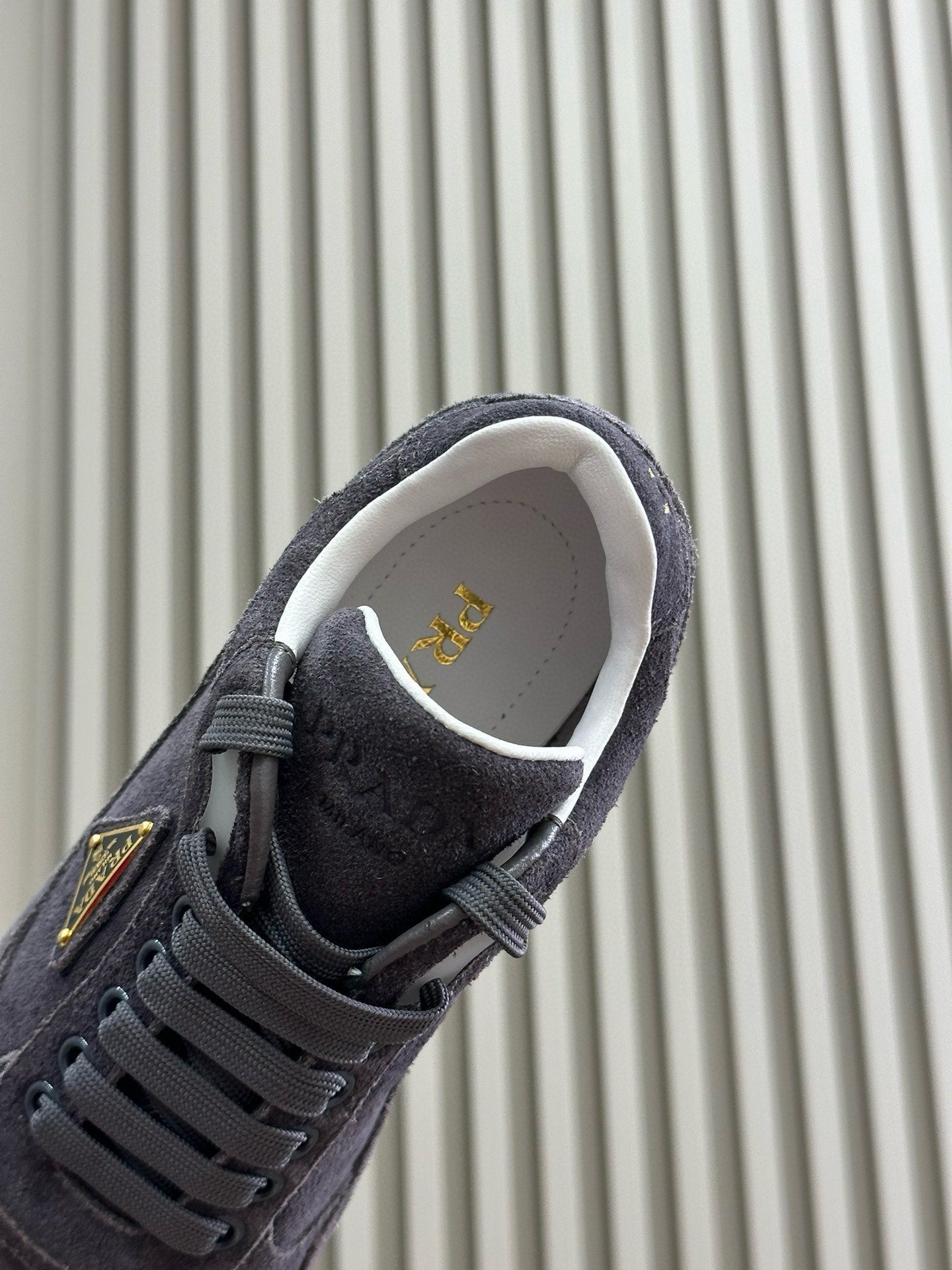 P-Sneakers