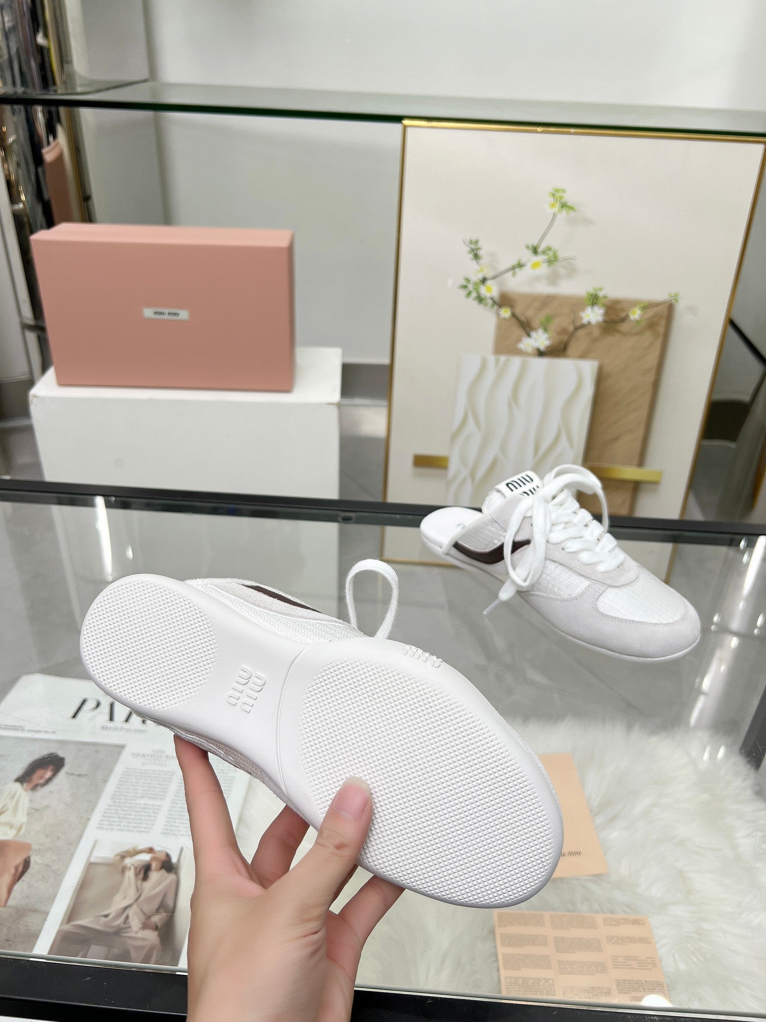 M-Sneakers