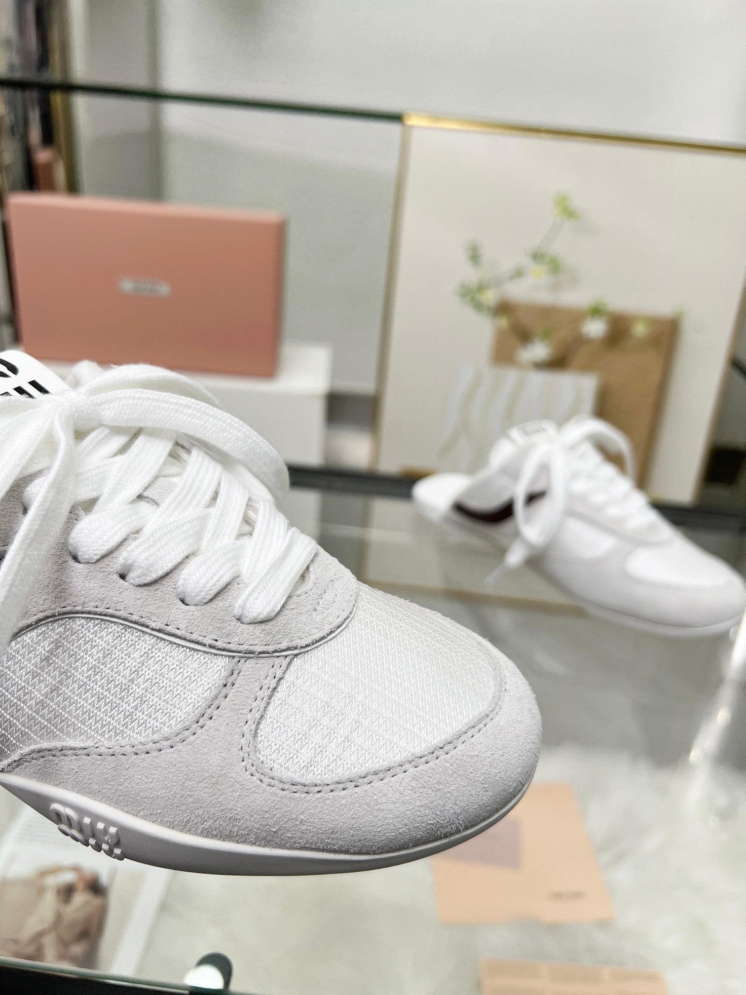 M-Sneakers