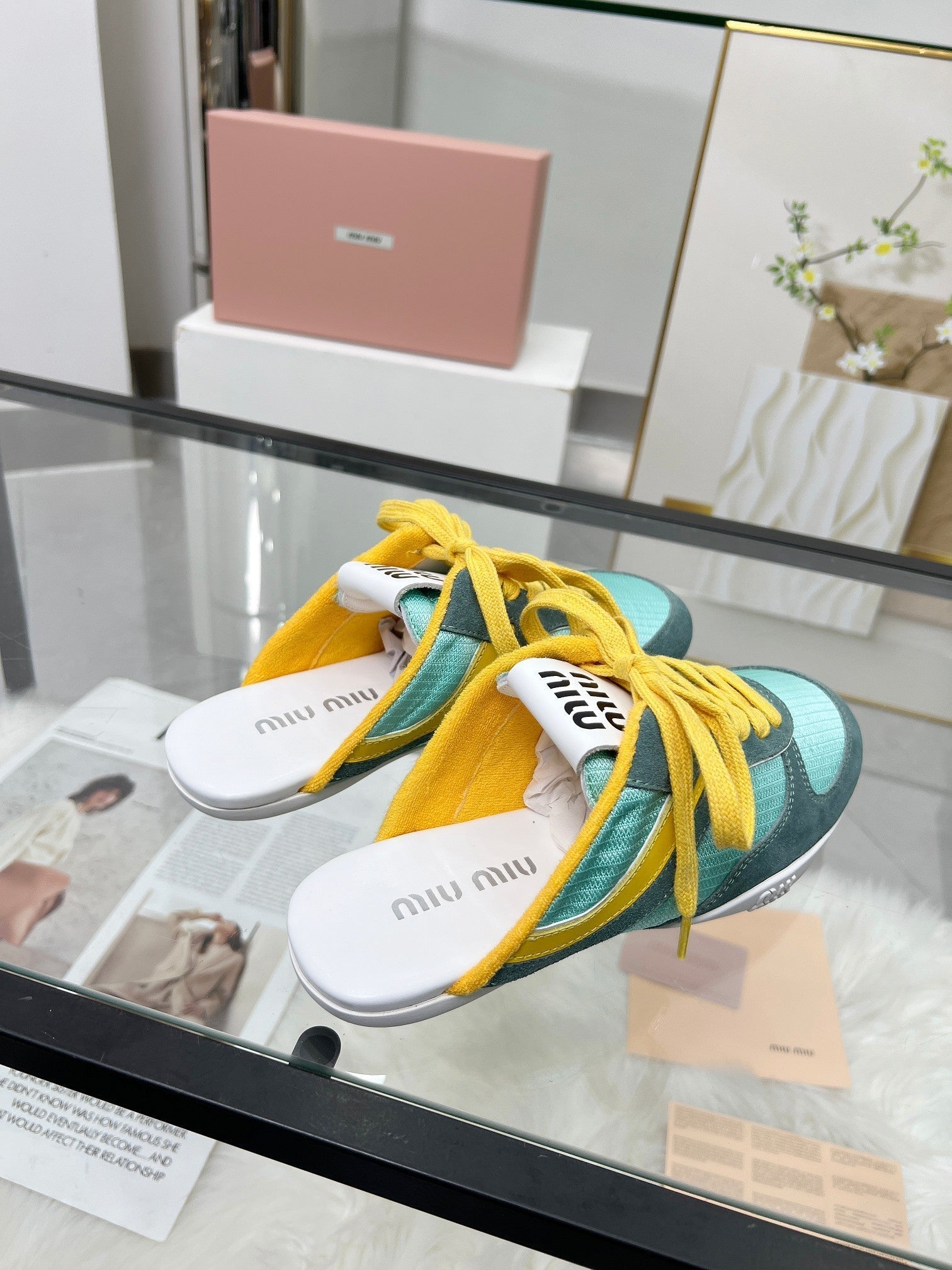 M-Sneakers