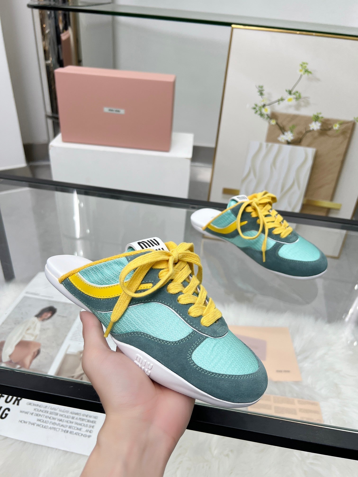M-Sneakers