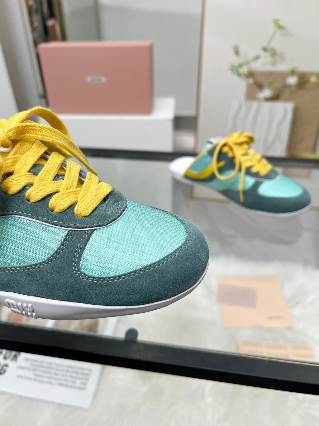 M-Sneakers