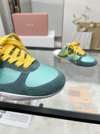 M-Sneakers