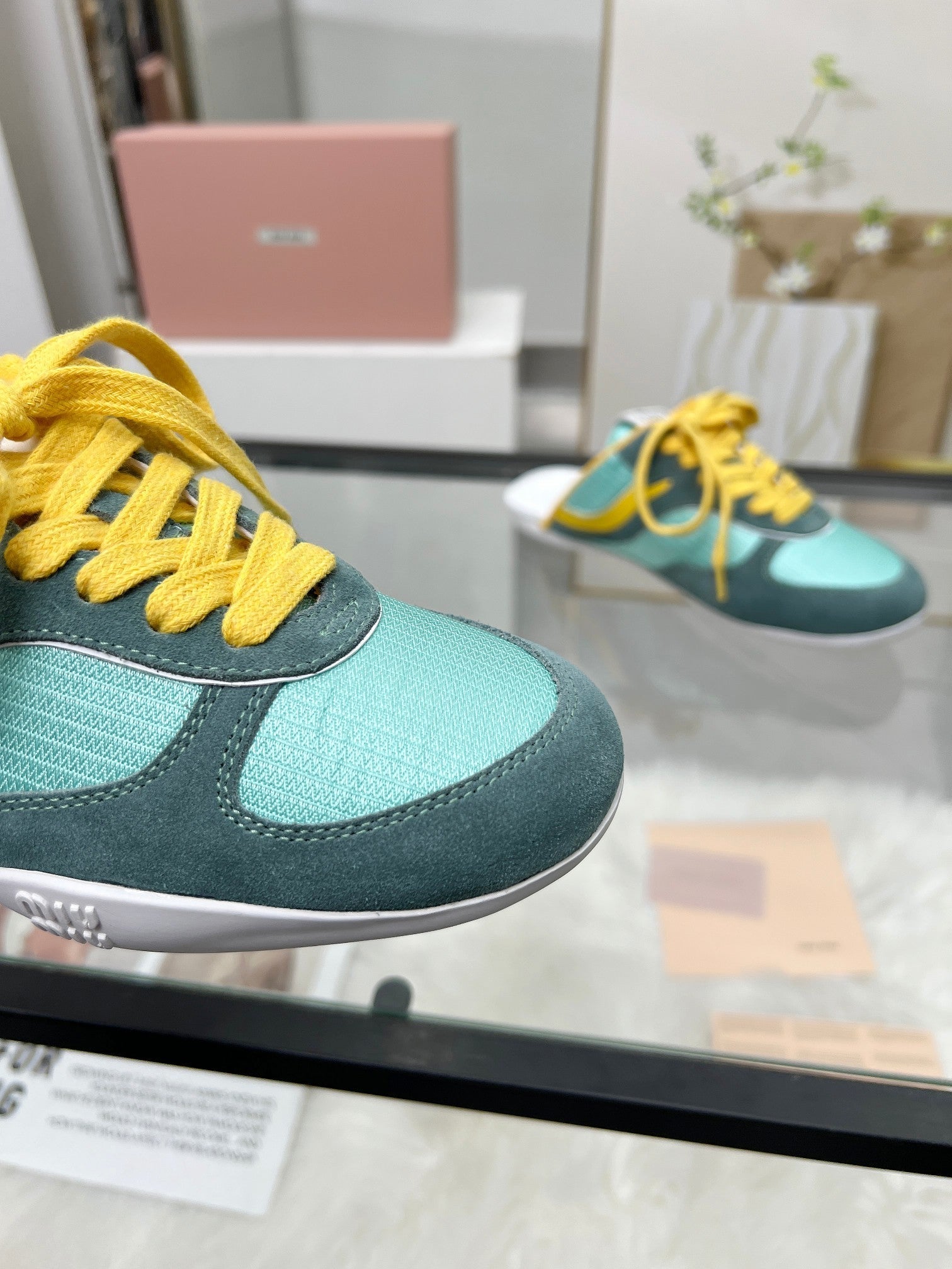 M-Sneakers