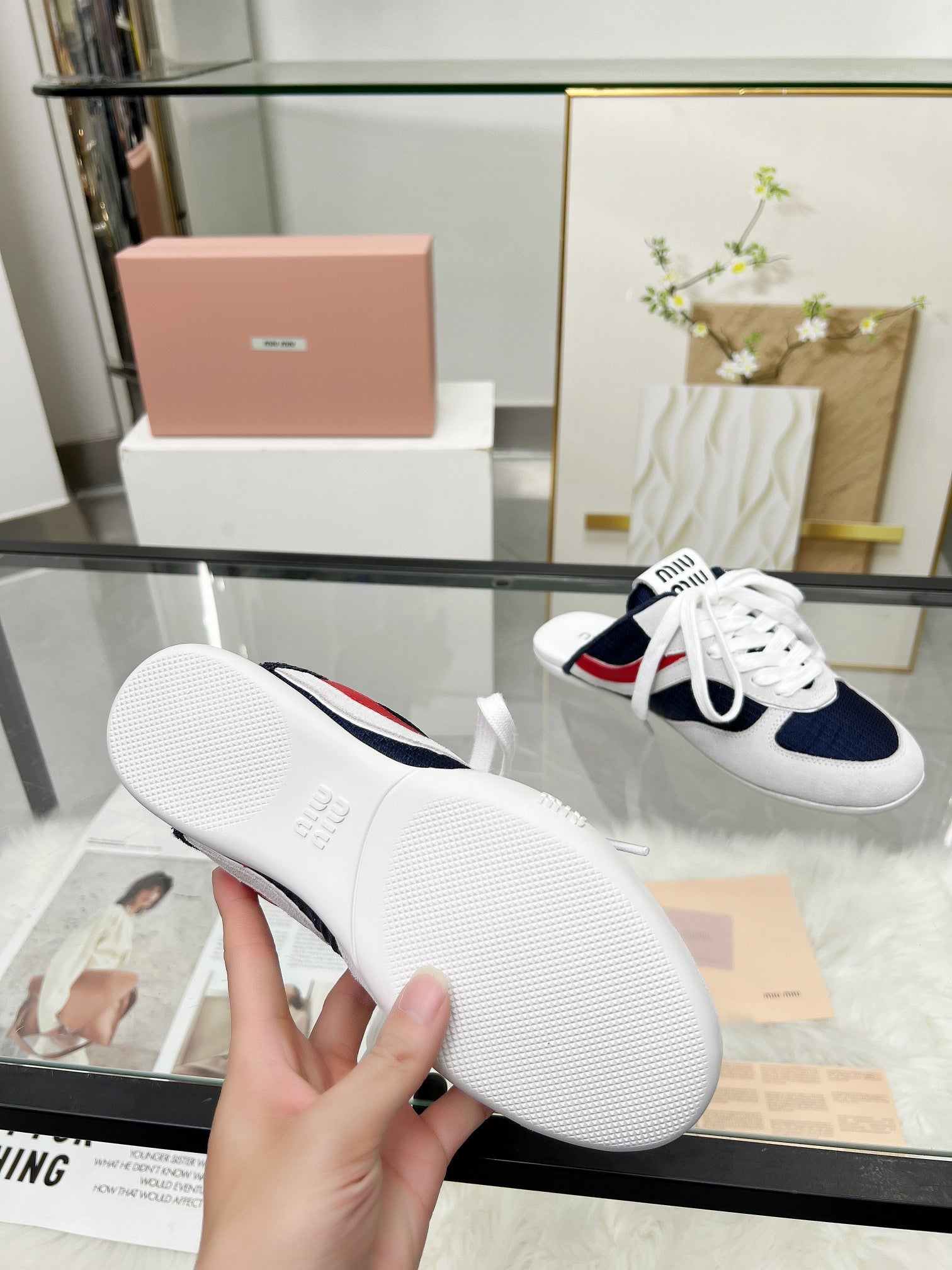 M-Sneakers