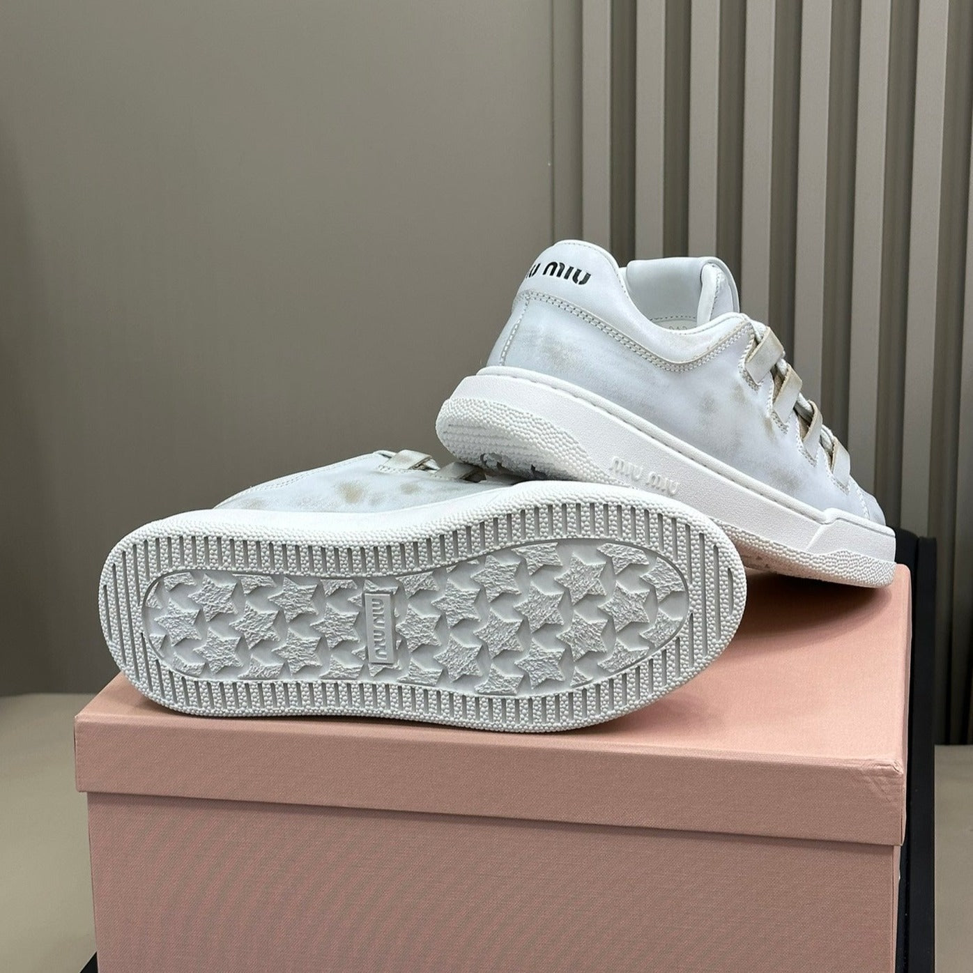 M-Sneakers