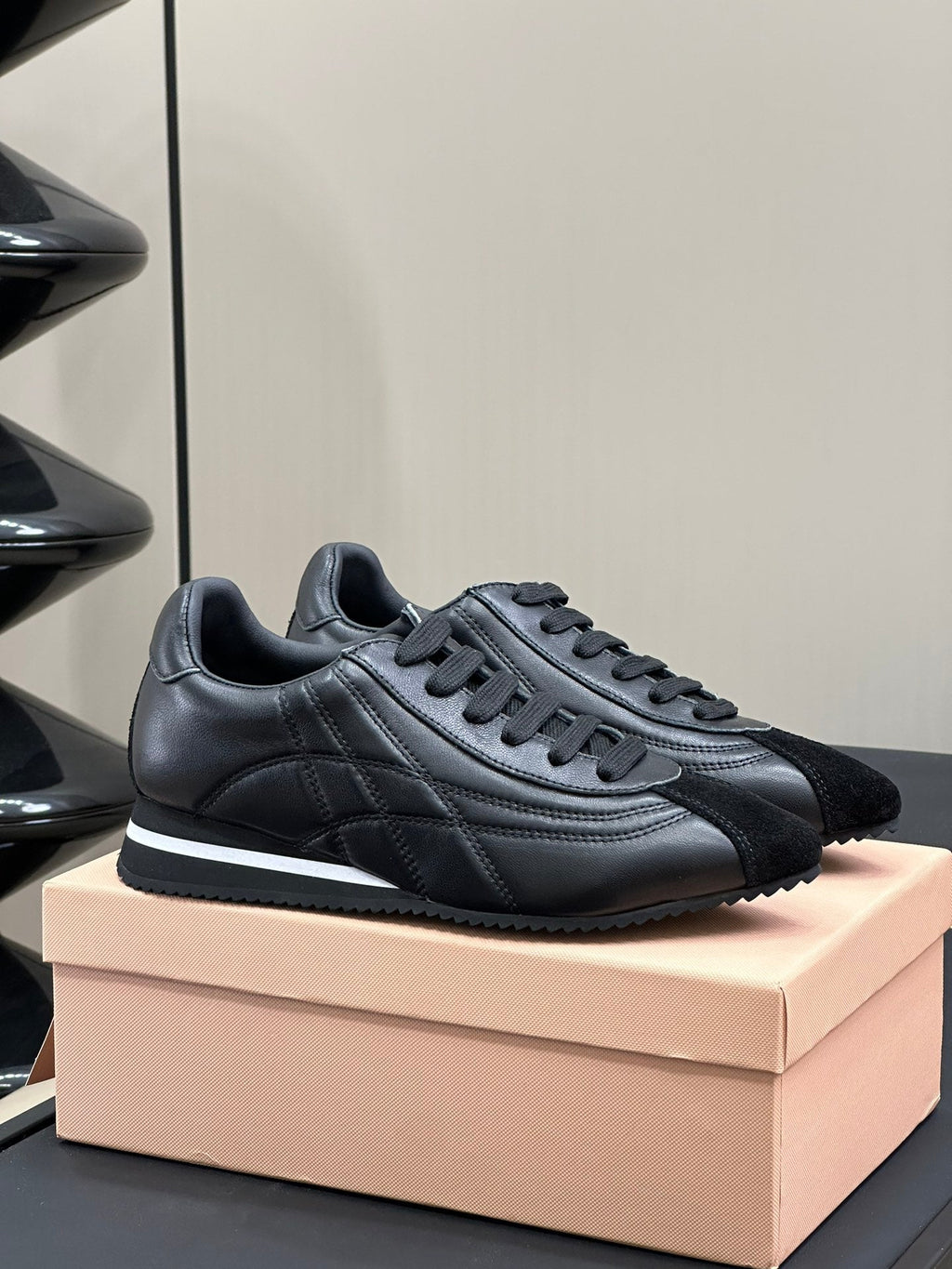 M-Sneakers