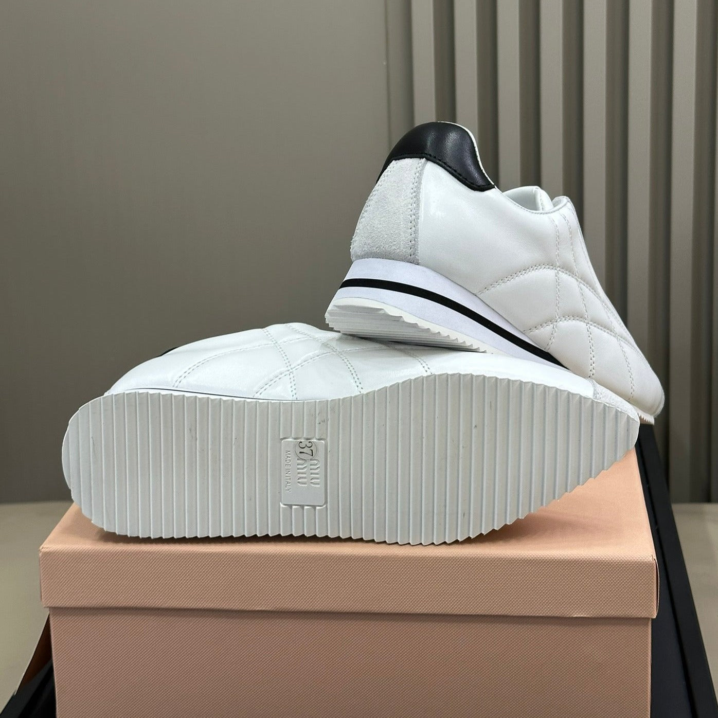 M-Sneakers