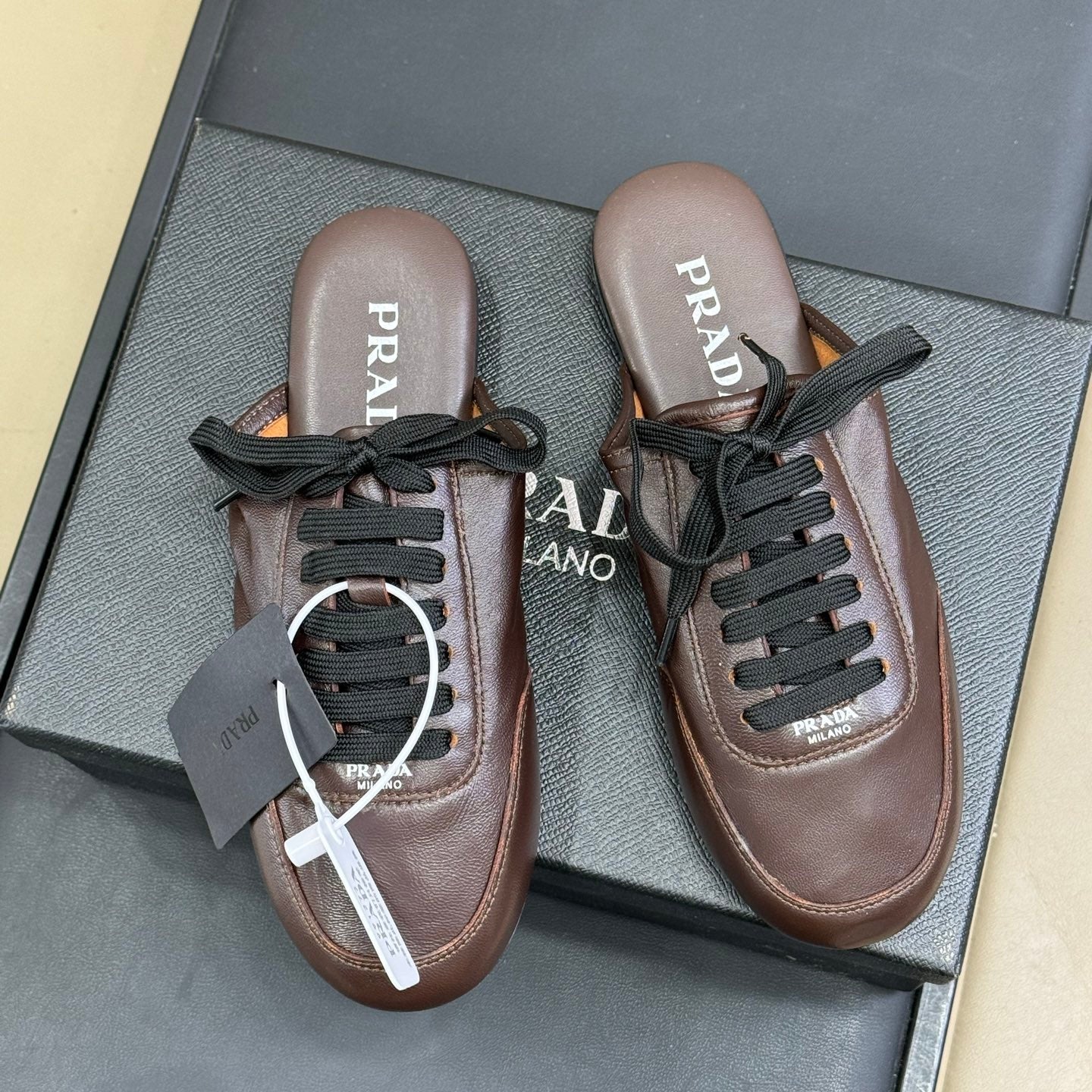 P-Sneakers