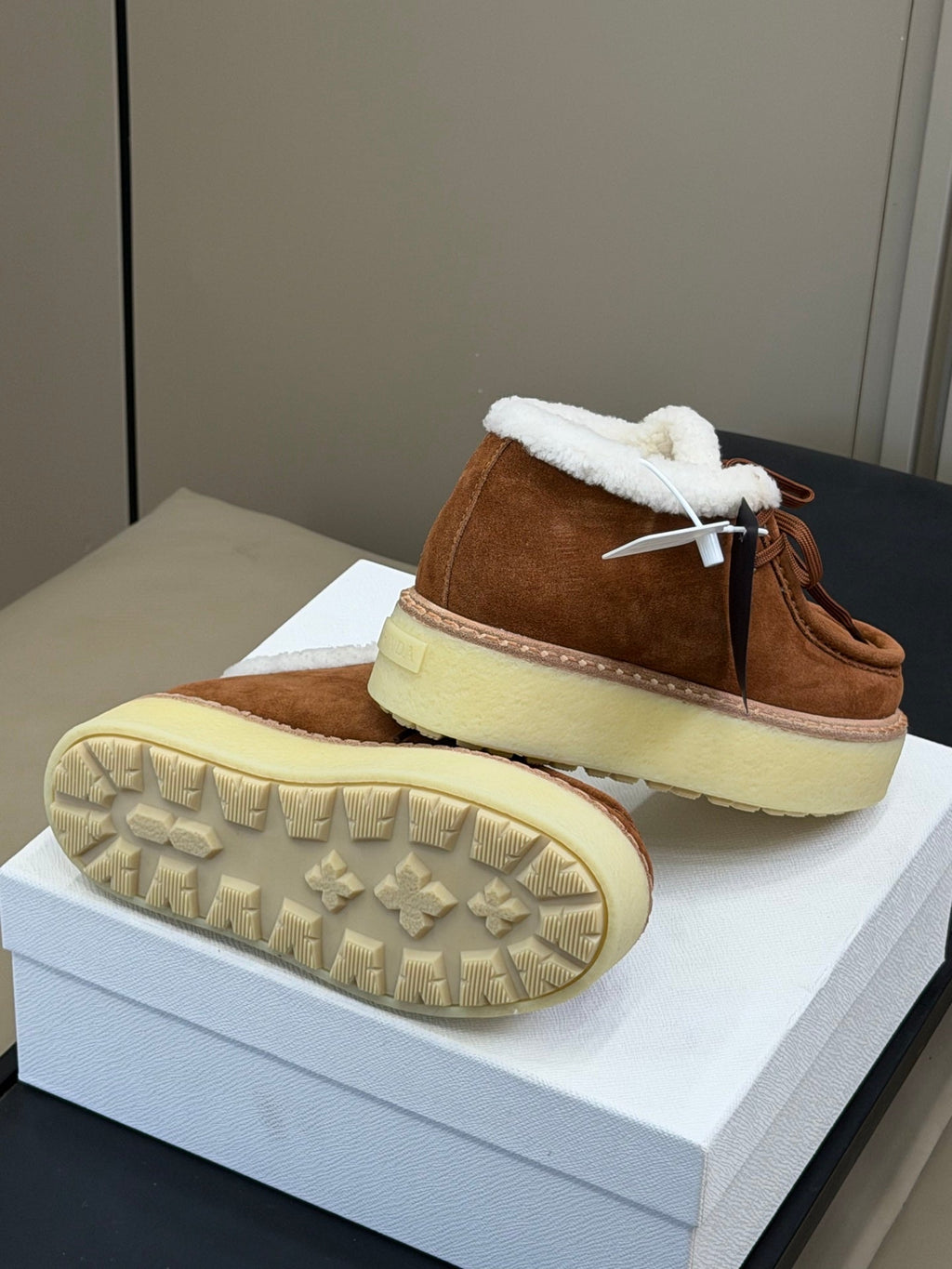 P-Sneakers