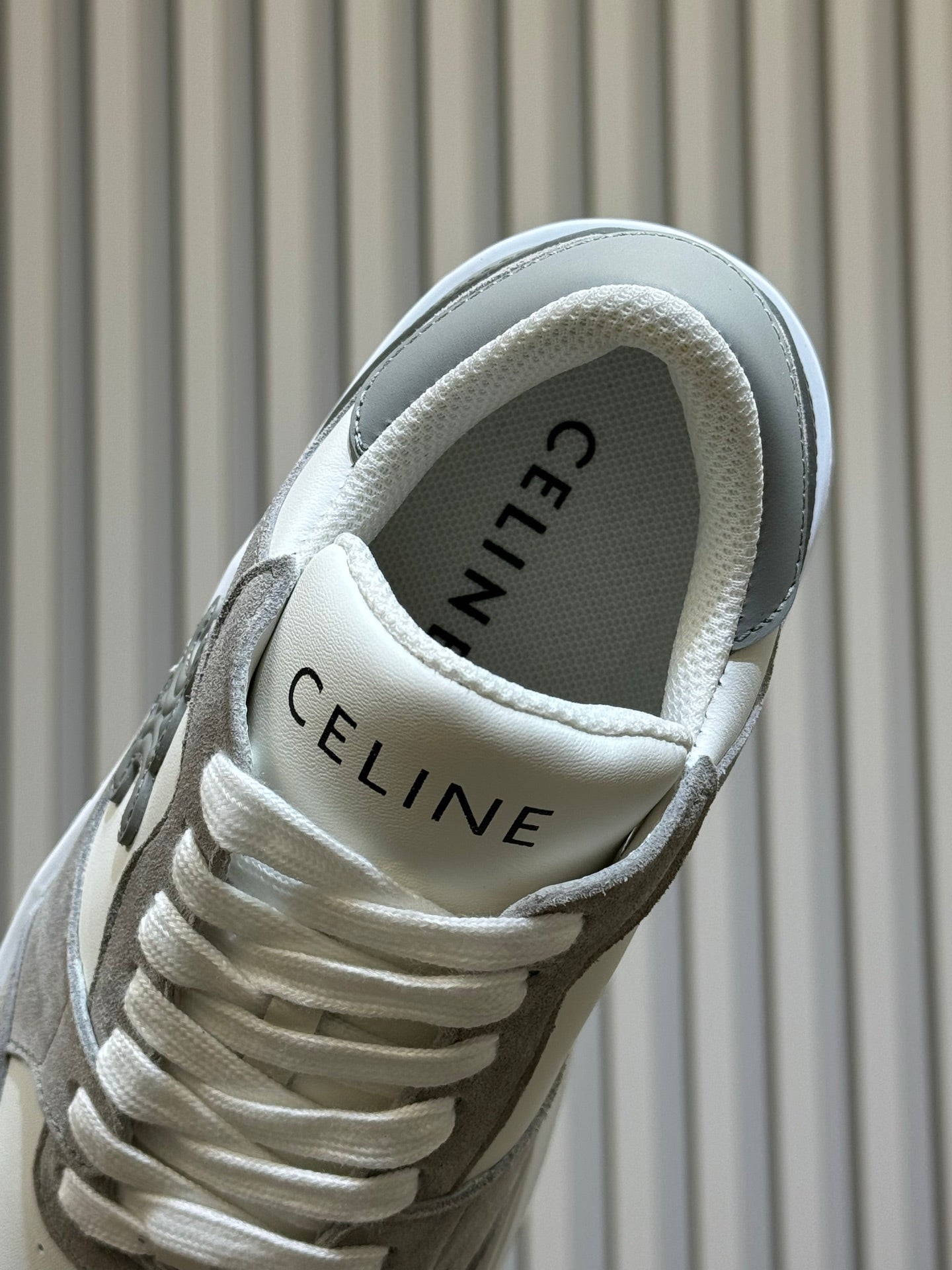 S-Sneakers