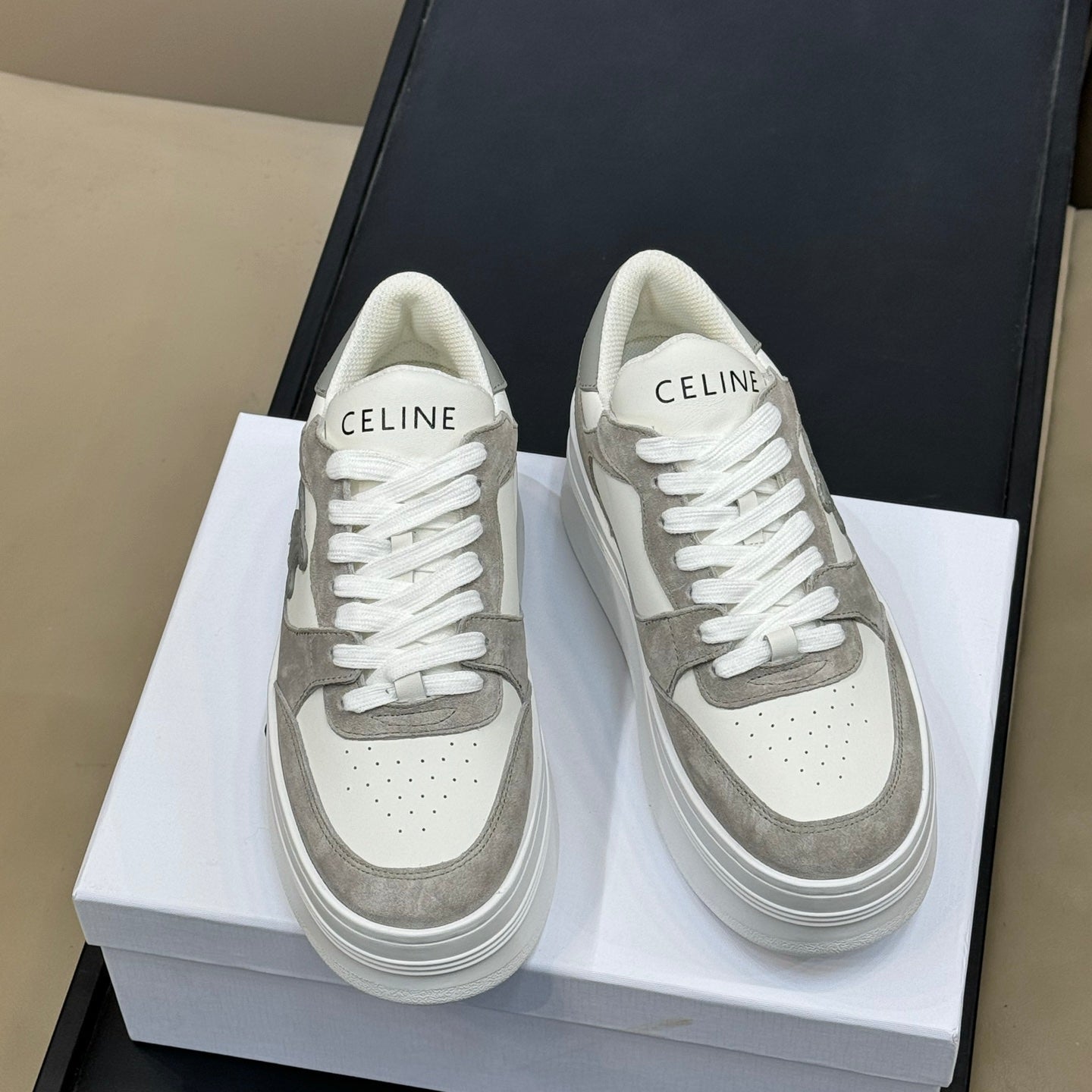 S-Sneakers