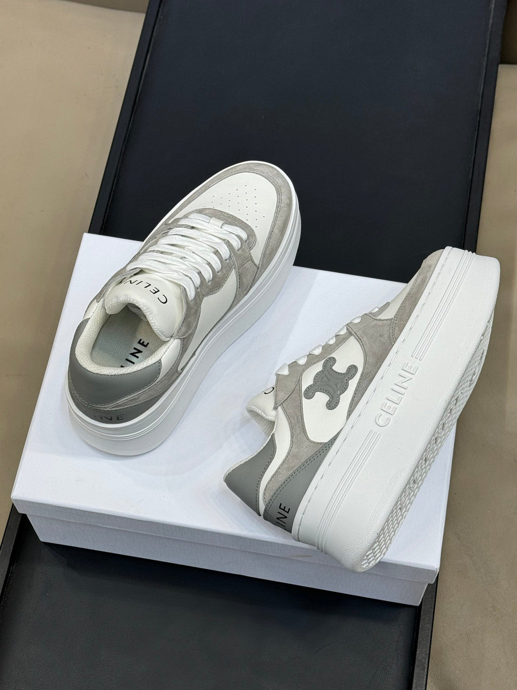 S-Sneakers